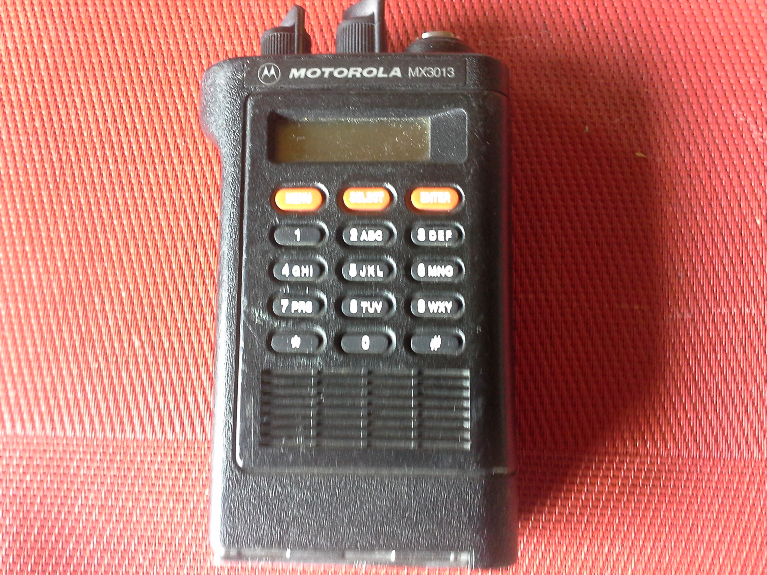 Handfunkgerät Motorola MX 3013 mit Ladegerät Motorola ELN 1020