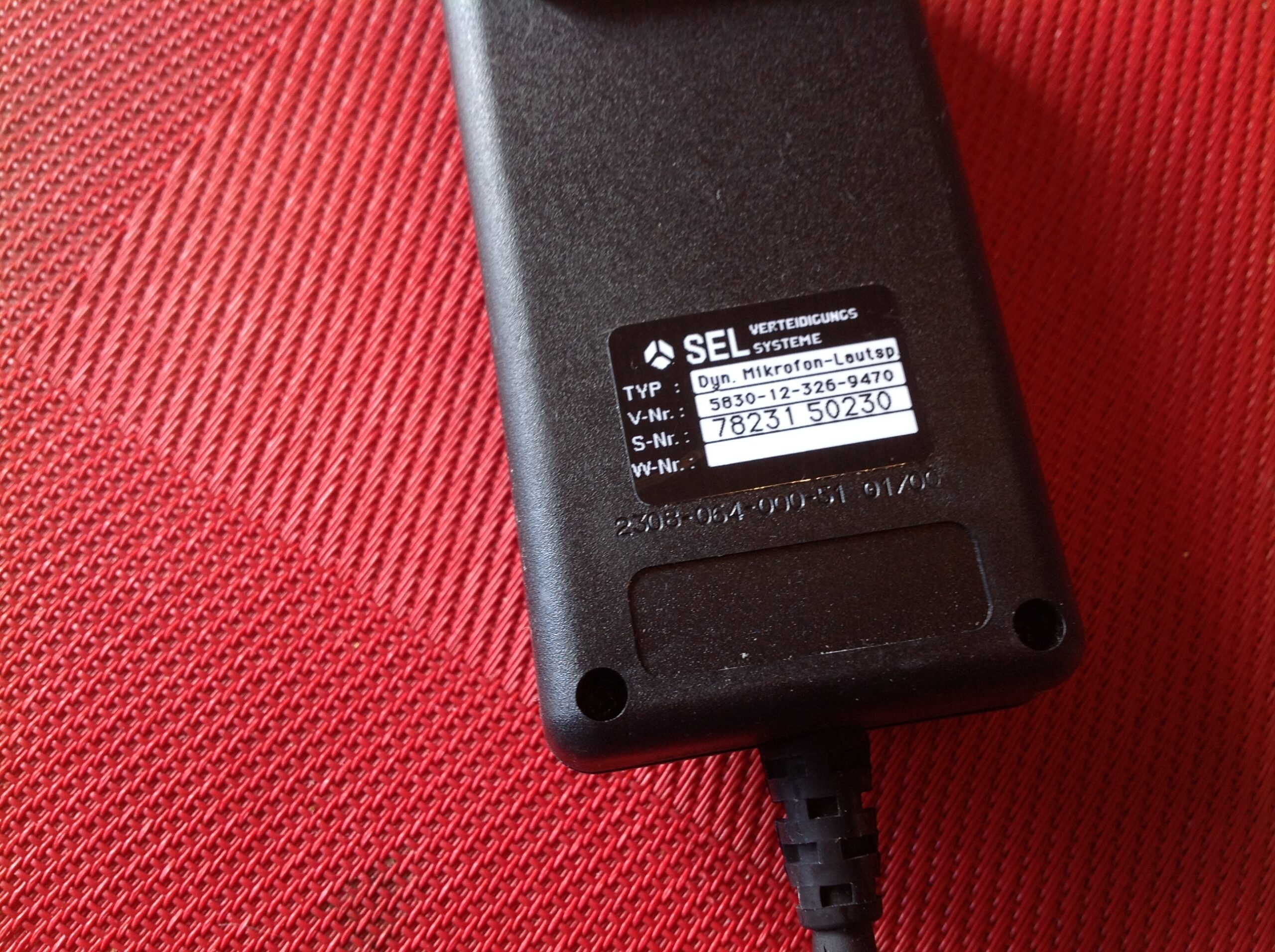 Peiker Dynamischer Mikrophon-Lautsprecher mit NF-10 Stecker