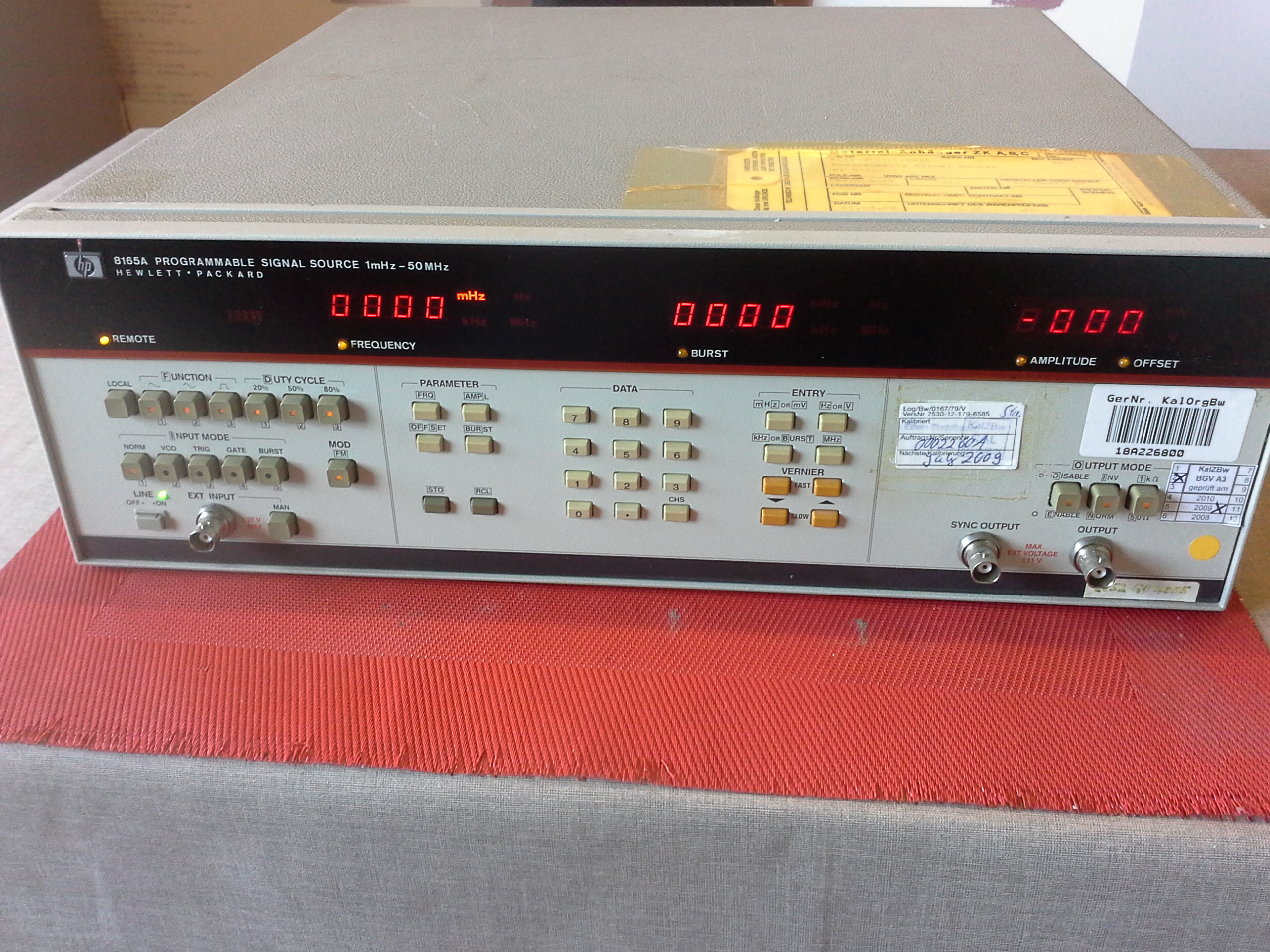 Hewlett Packard 8165A, Programmable Signal Source, 1 mHz....50 MHz
