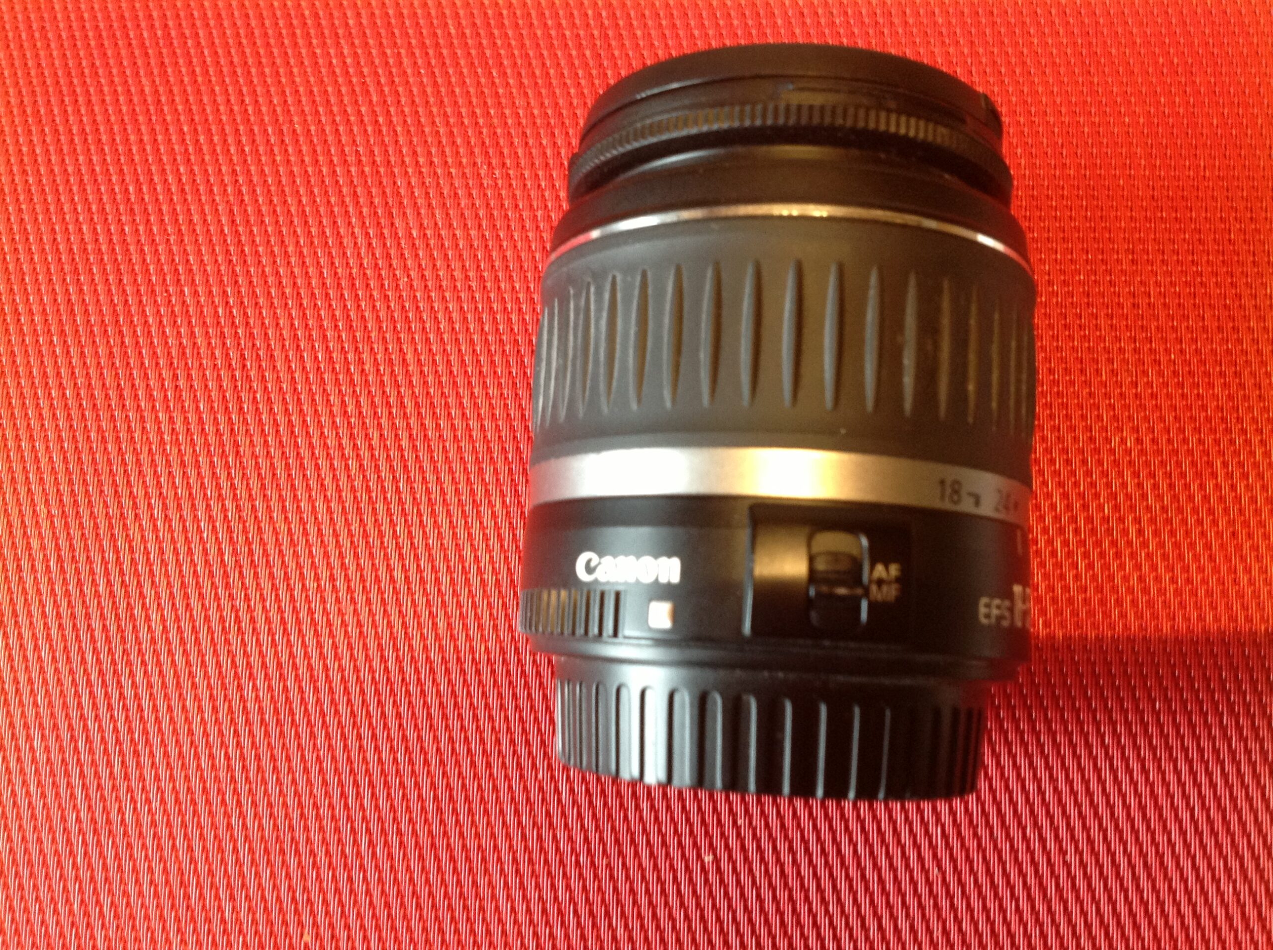 Canon Zoom Lens EF-S 18-55 mm 1:3.5-5.6 II 0.28m/0.9ft