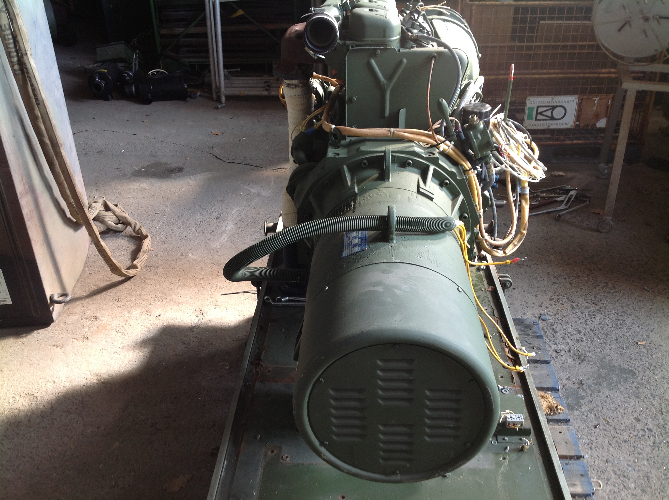 KHD Deutz Motor F3L912 mit Synchron Generator SDV 30.16-20 KHD Deutz Motor F3L912 mit Synchron Generator SDV 30.16-20