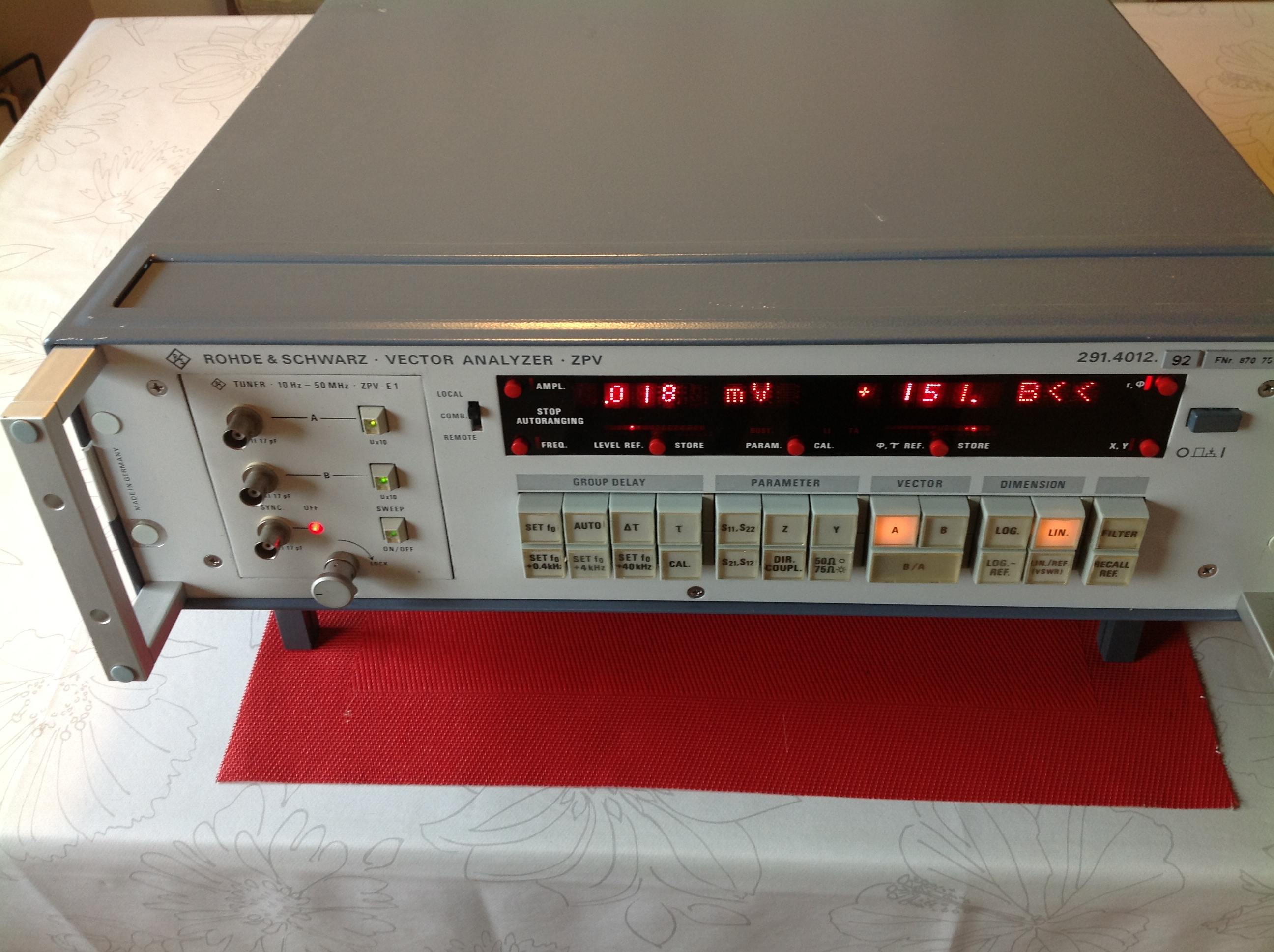 Rohde &amp; Schwarz Vector Analyser ZPV 10 Hz....2000 MHz