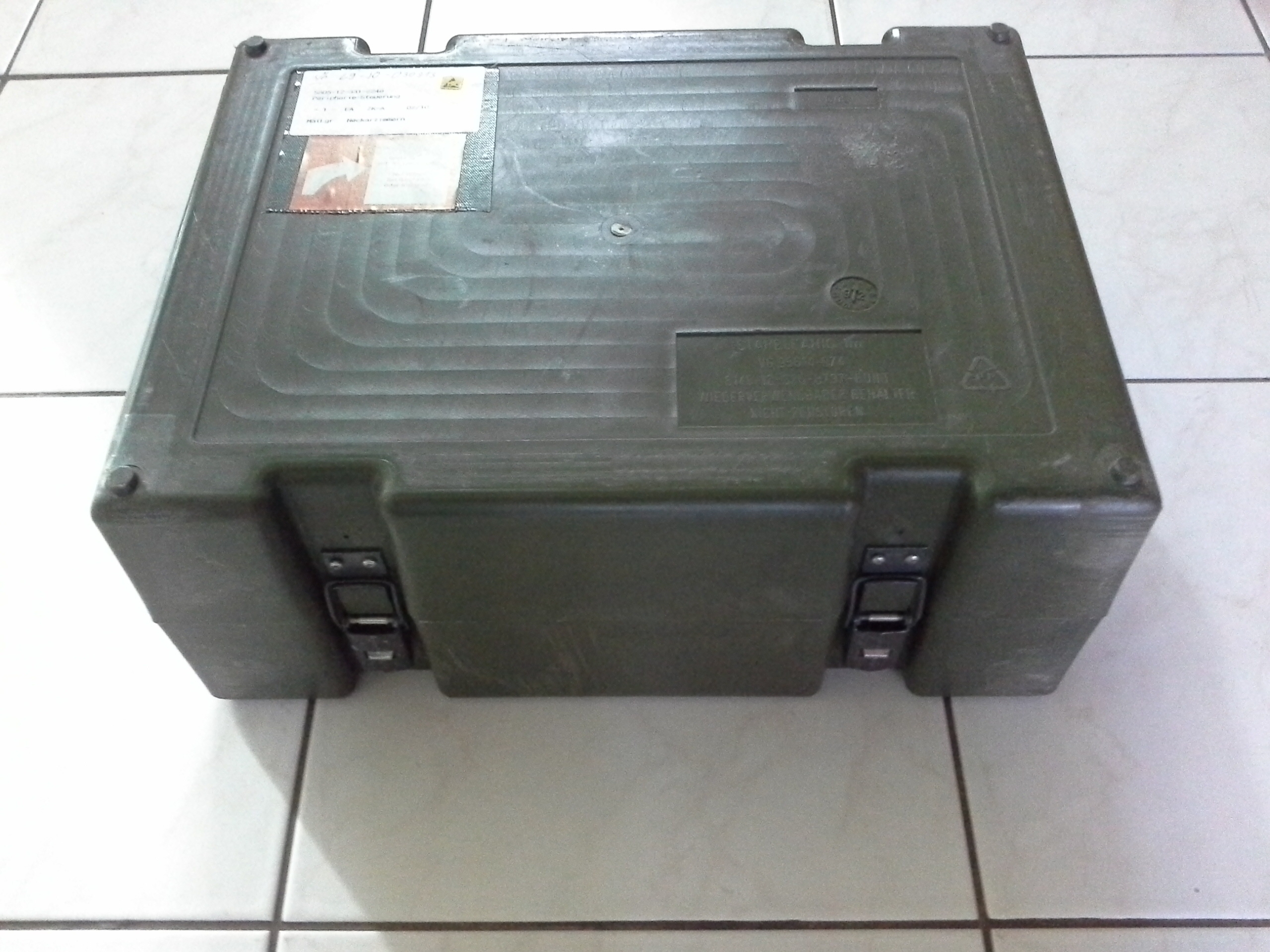 GFK-Kiste 39,5 x 29,5 x 16 cm mit Schaumstoffeinlage