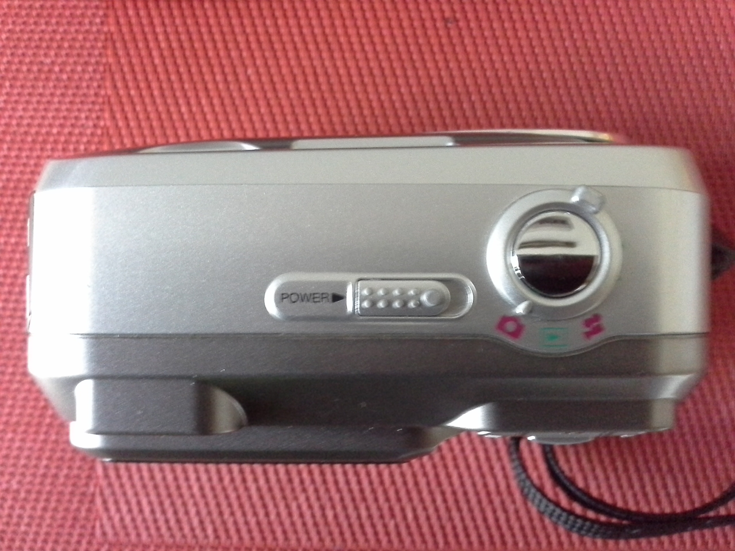 Digitalkamera Fujifilm FinePix 2600 Zoom inklusive Aufbewahrungstasche