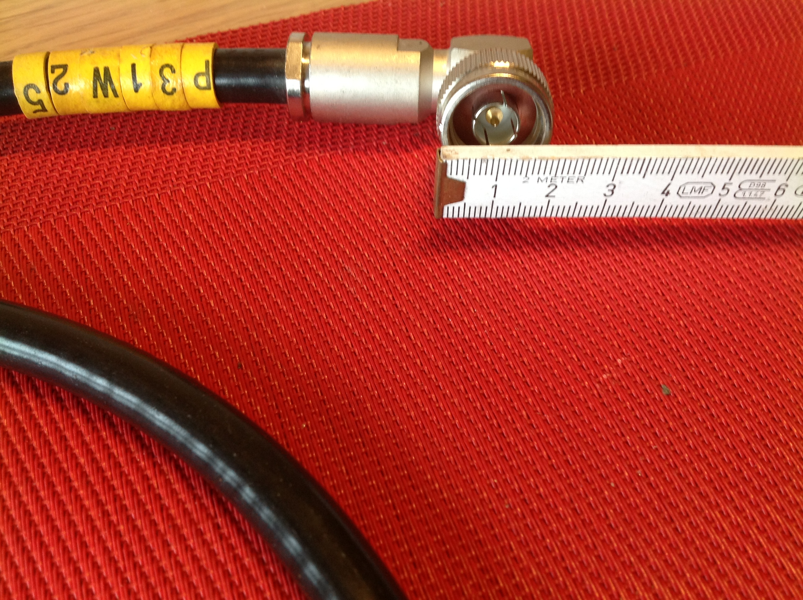 HF-Kabel mit geradem und abgewinkeltem Stecker