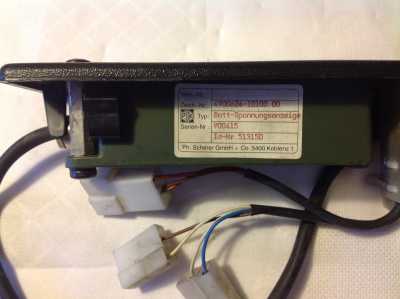 Batteriespannungsanzeiger mit Lautstärkeregelung