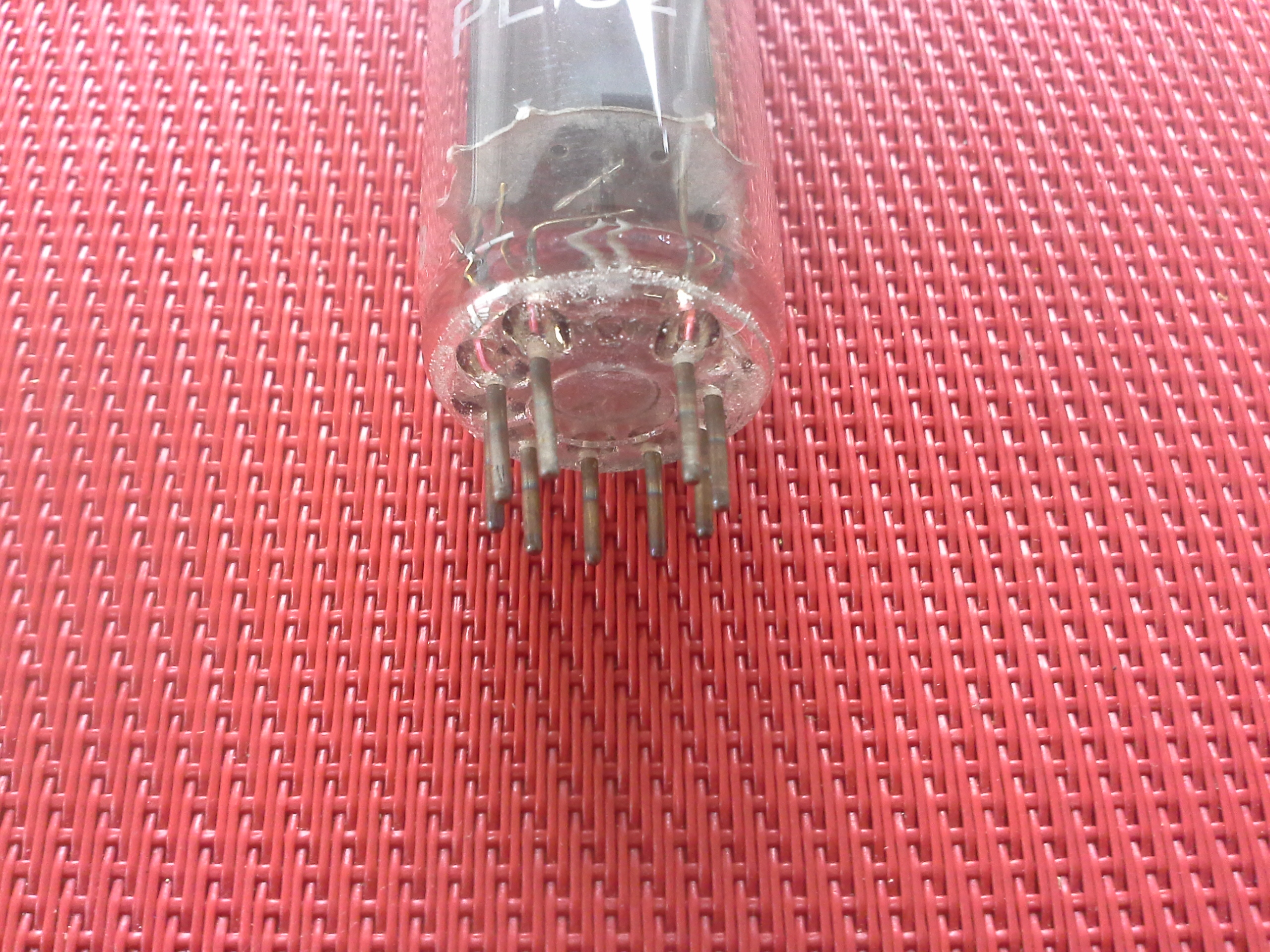 Elektronenröhre Typ PL 82