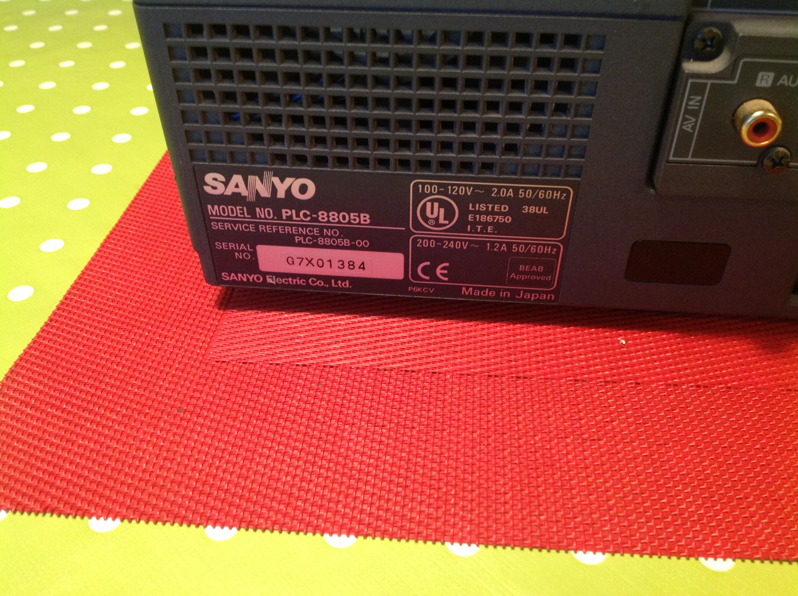 Beamer Sanjo Model PLC-8805B