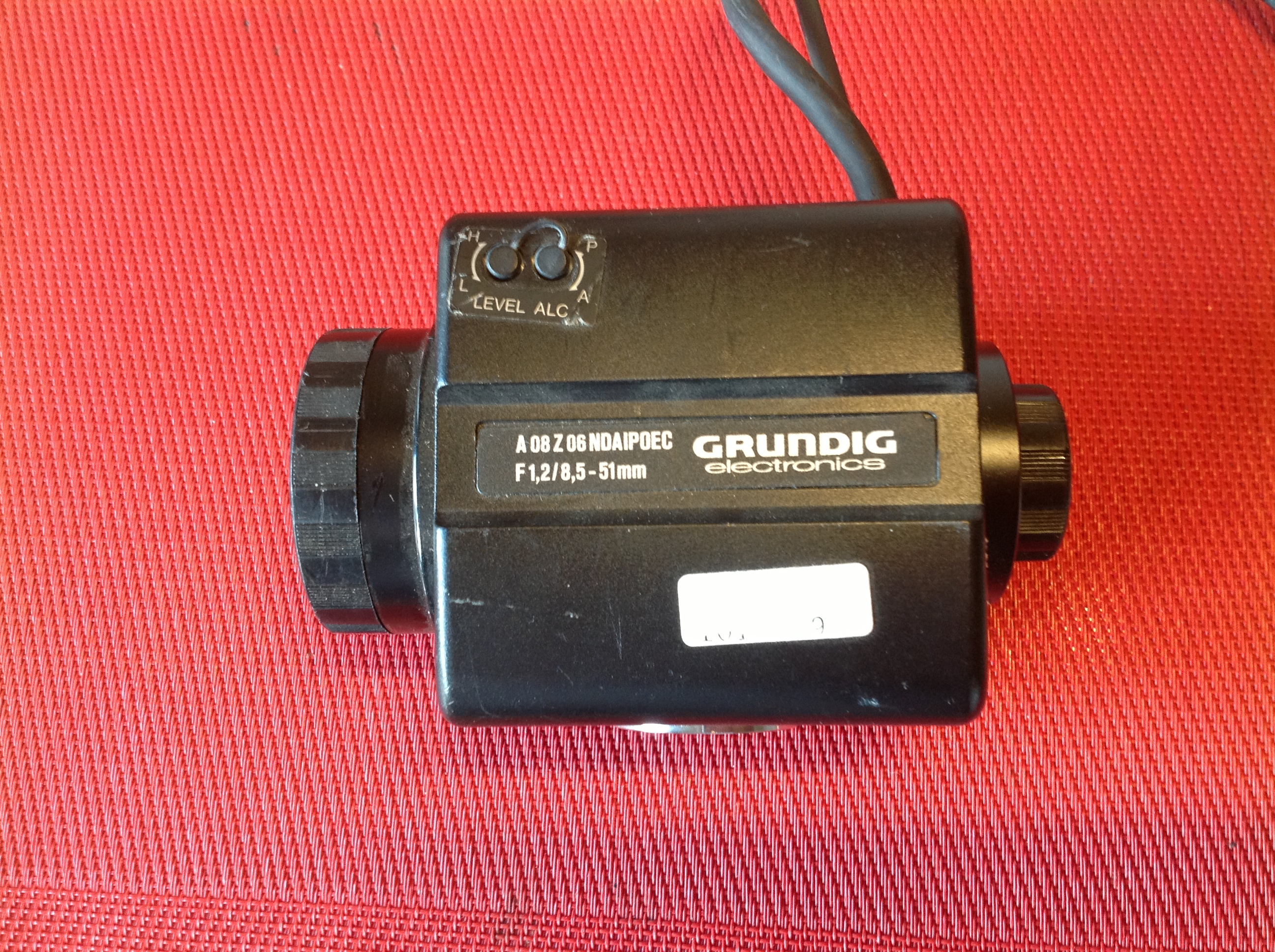 Kamera Grundig F 1,2/8,5-51 mm mit 2 Anschlusskabel