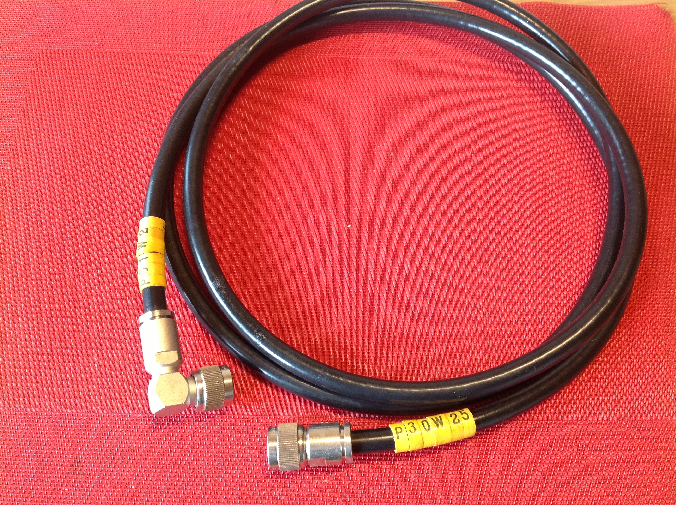 HF-Kabel mit geradem und abgewinkeltem Stecker