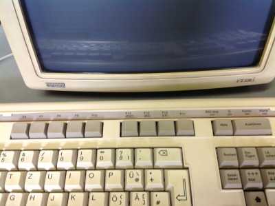 Kleinbildmonitor Digital VT320 mit Tastatur Cherry Model ML 4400