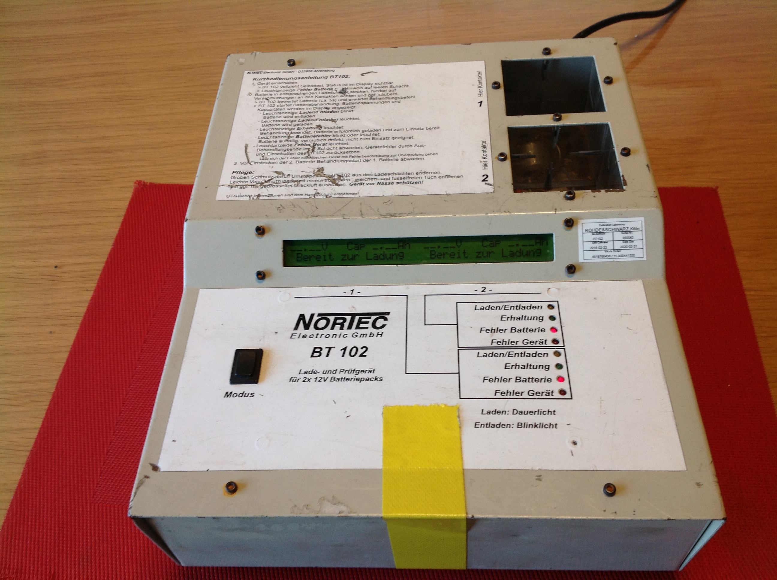 Nortec BT 102, Batterie, Lade- und Prüfgerät für 2 x 12V Batteriepacks