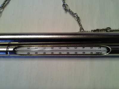 Thermometer mit Metallgehäuse