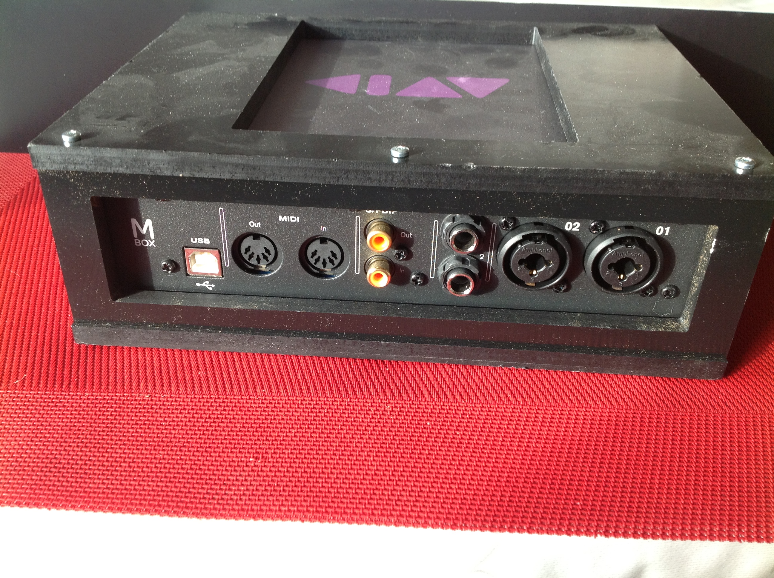 Avid Mbox USB Audio Interface mit 19 Zoll Aufnahmeteil