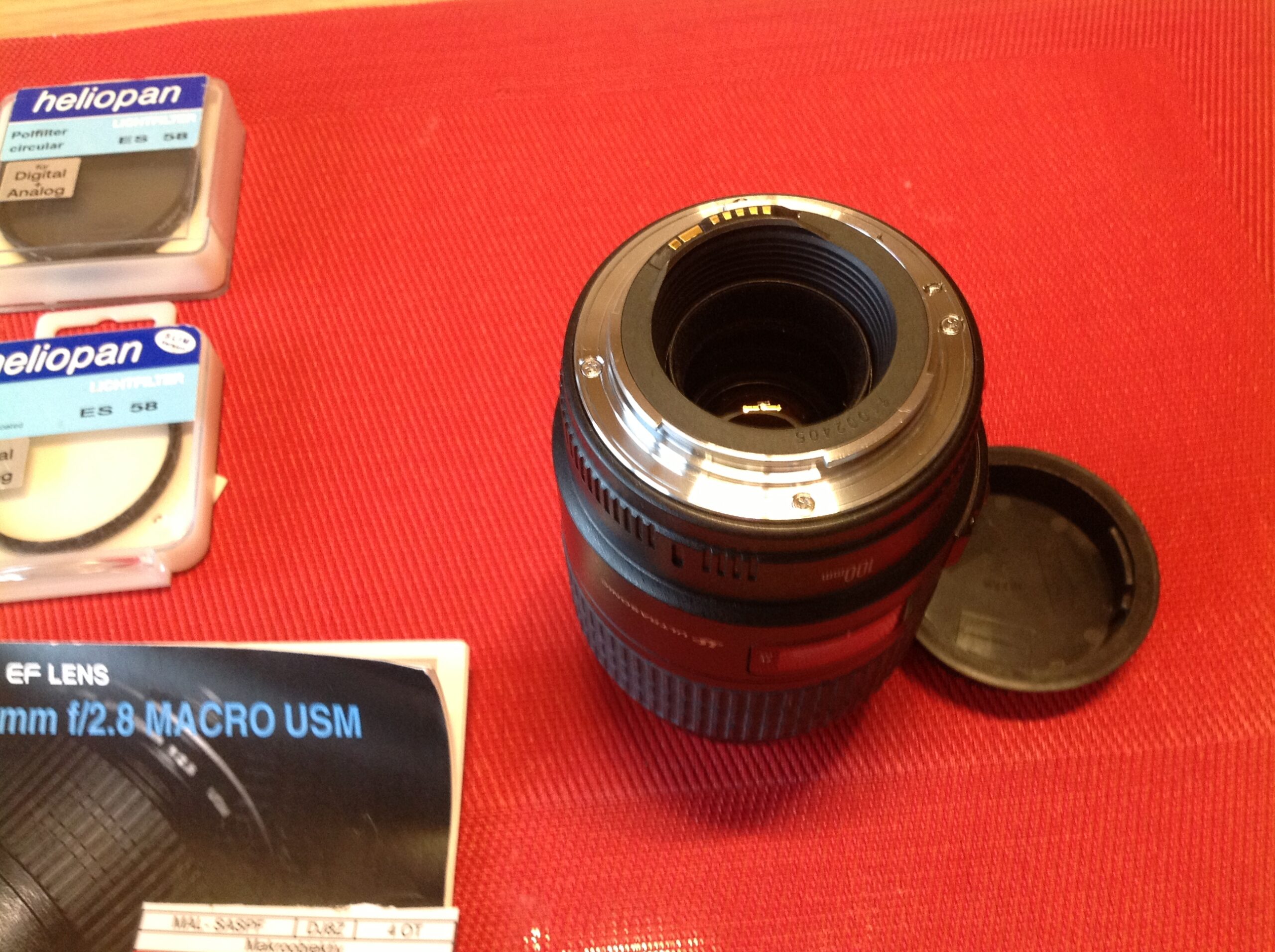 Canon EF Lens EF 100 mm f/2.8 Macro USM