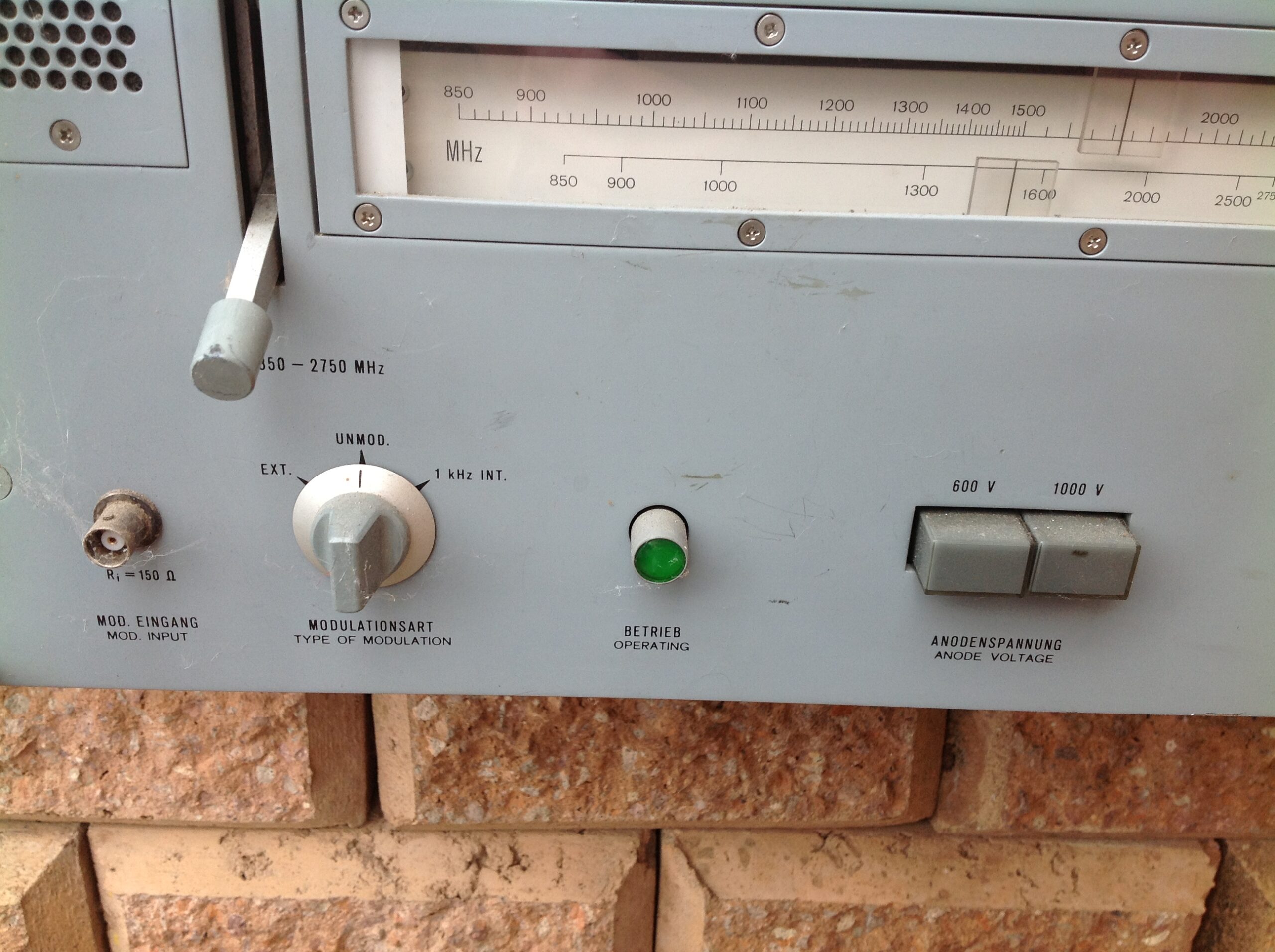 Rohde &amp; Schwarz UHF-Leistungsmessender, UHF Power Signal Generator Type SLRD 275....2750 MHz