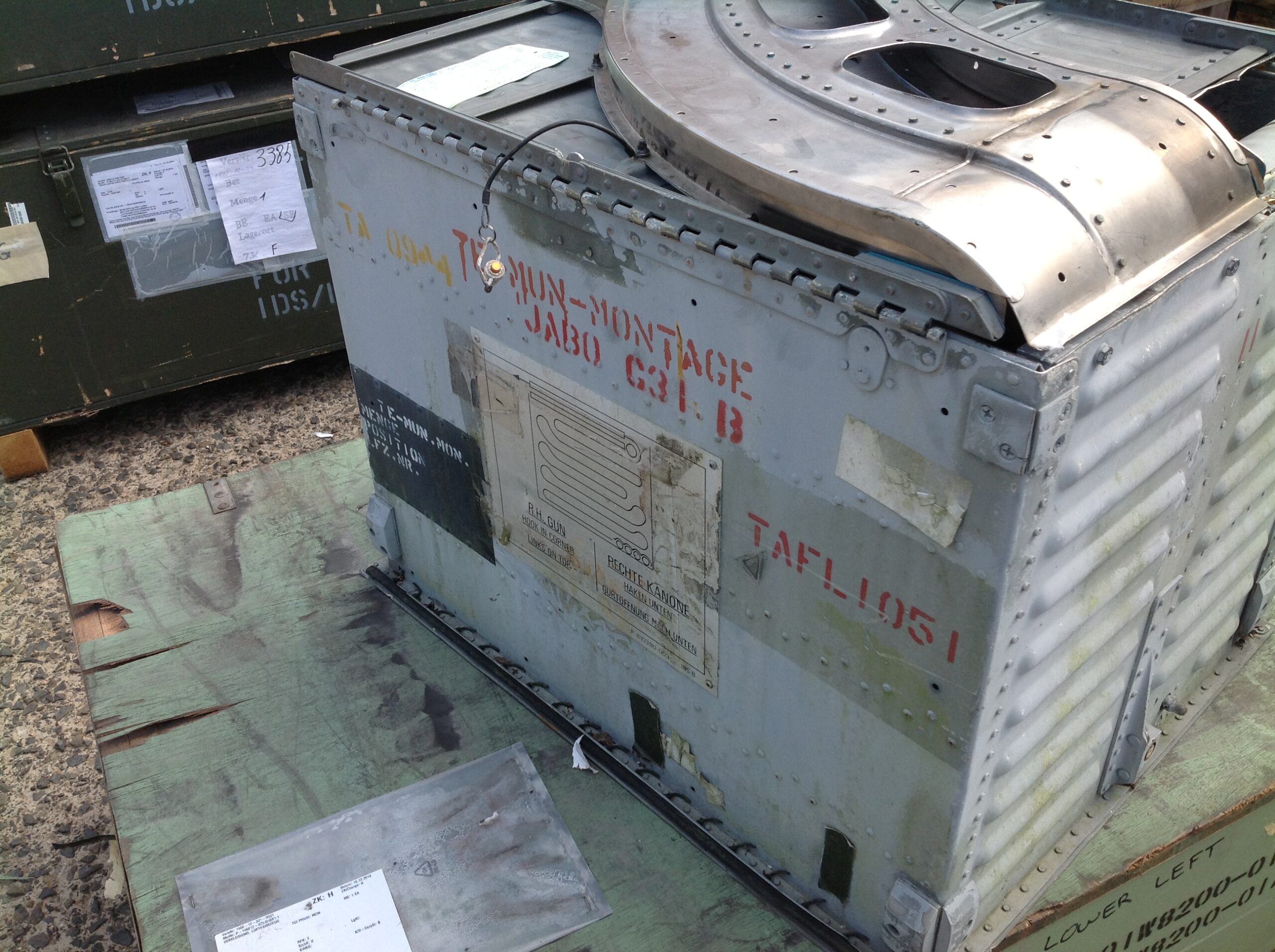 Box Assy Ammunition, Munitionsbehälter mit Deckel für Kampfflugzeug Tornado
