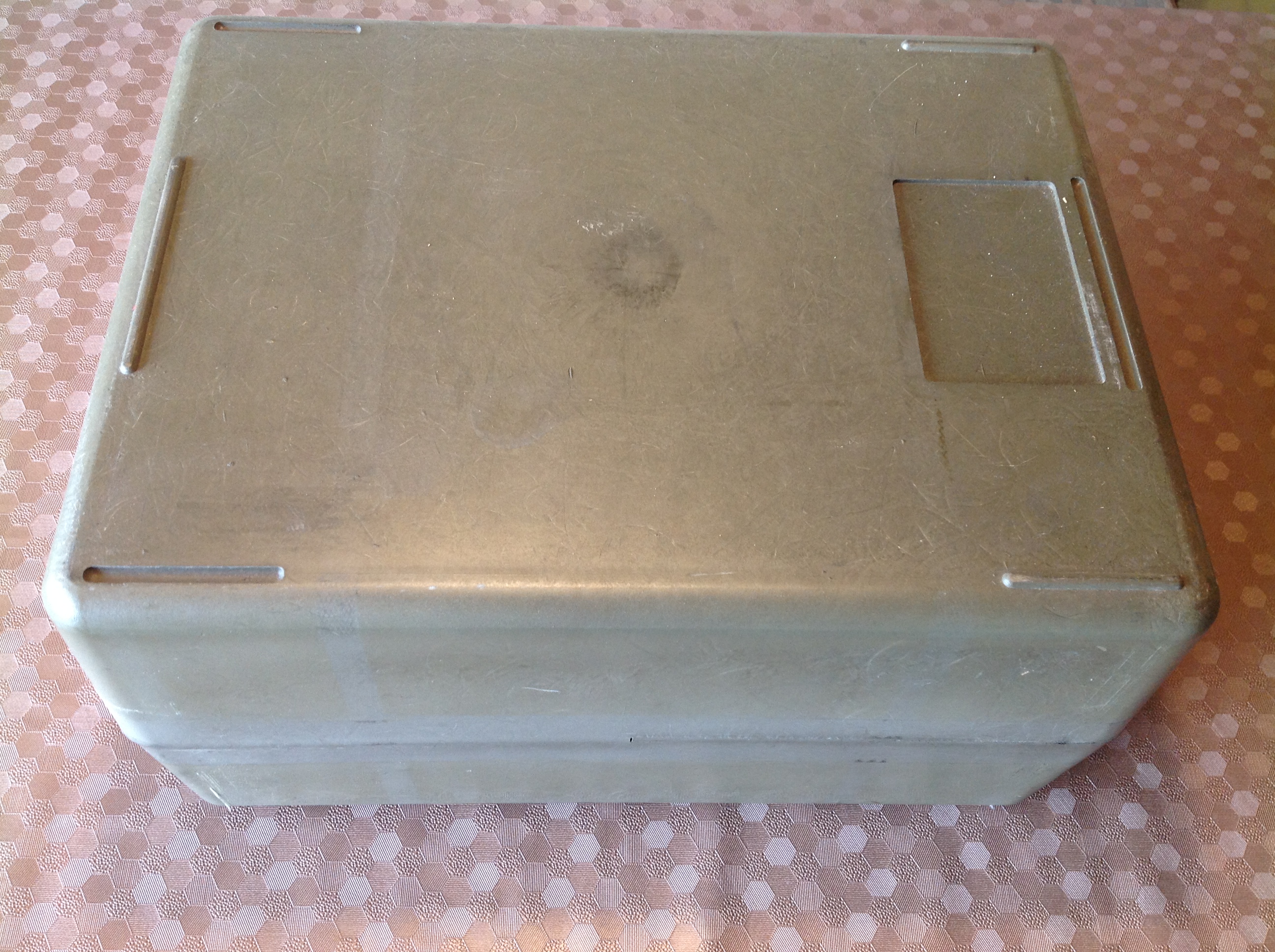 GFK-Kiste mit Schaumstoffeinlage 40 x 30 x 22 cm