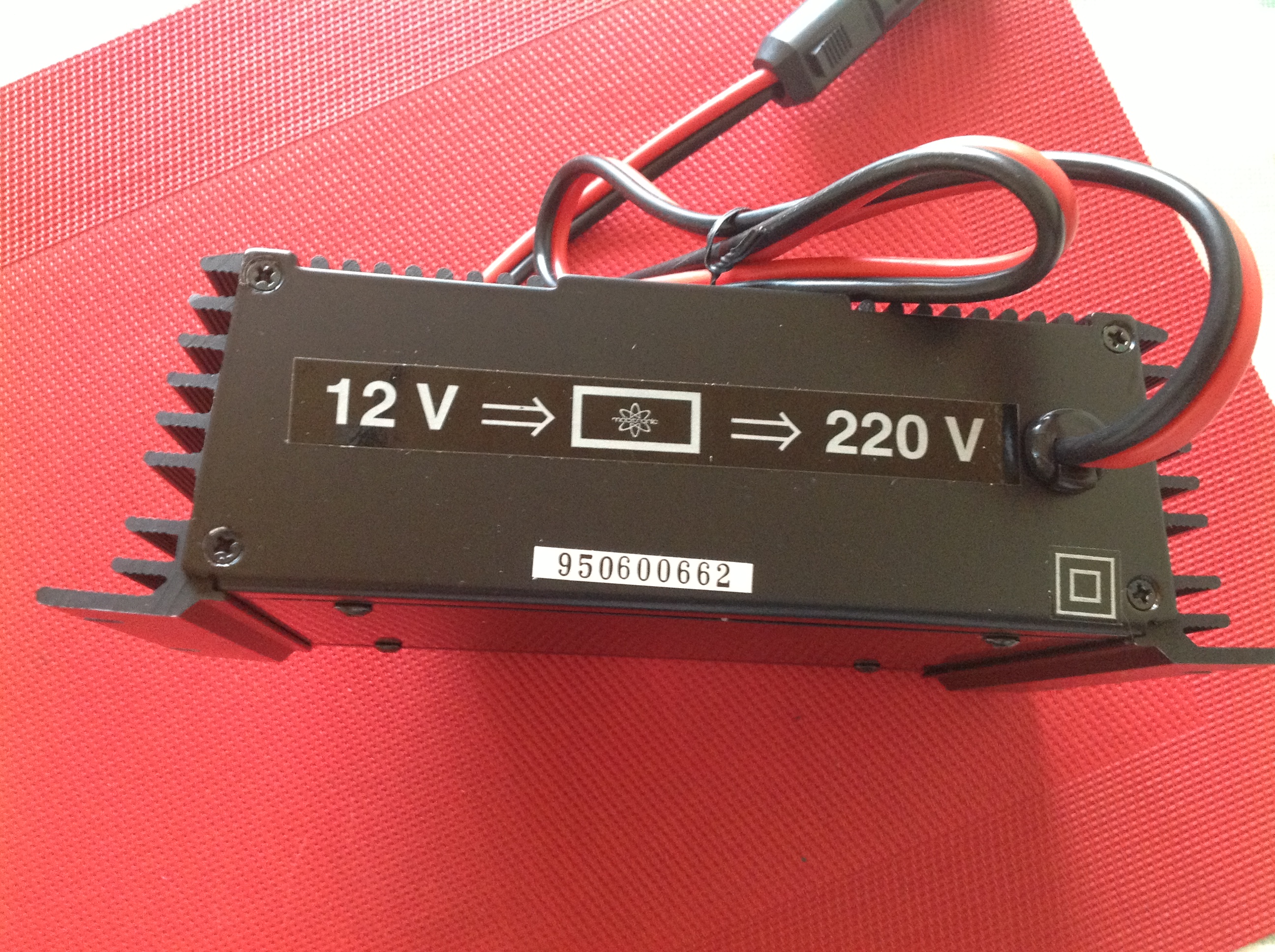 Spannungswandler - Portable Switch-Mode Inverter Mobitronic Pocket Power 12 V - 220 V