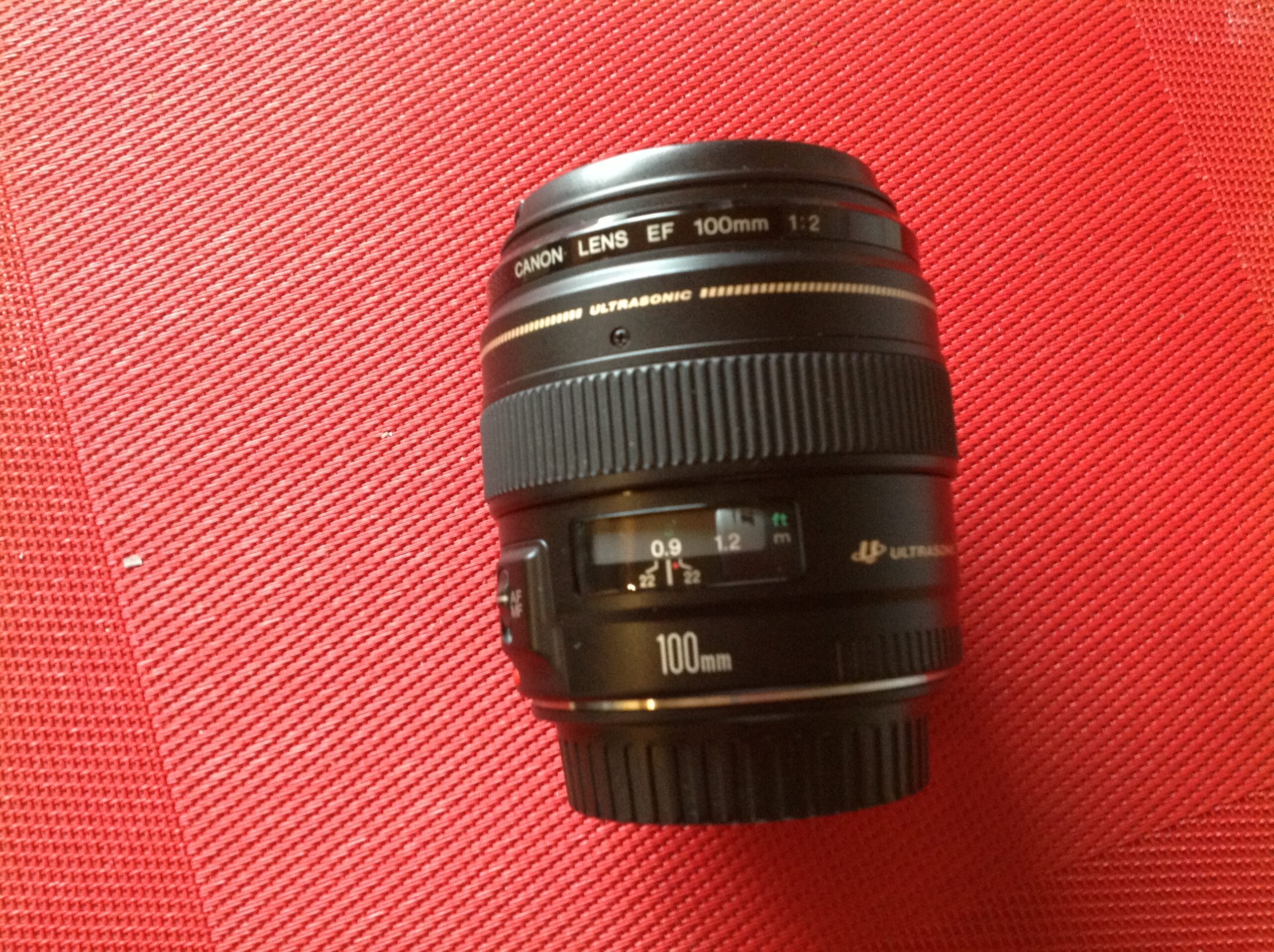 Canon EF 100 mm 1:2 USM Makro Objektiv