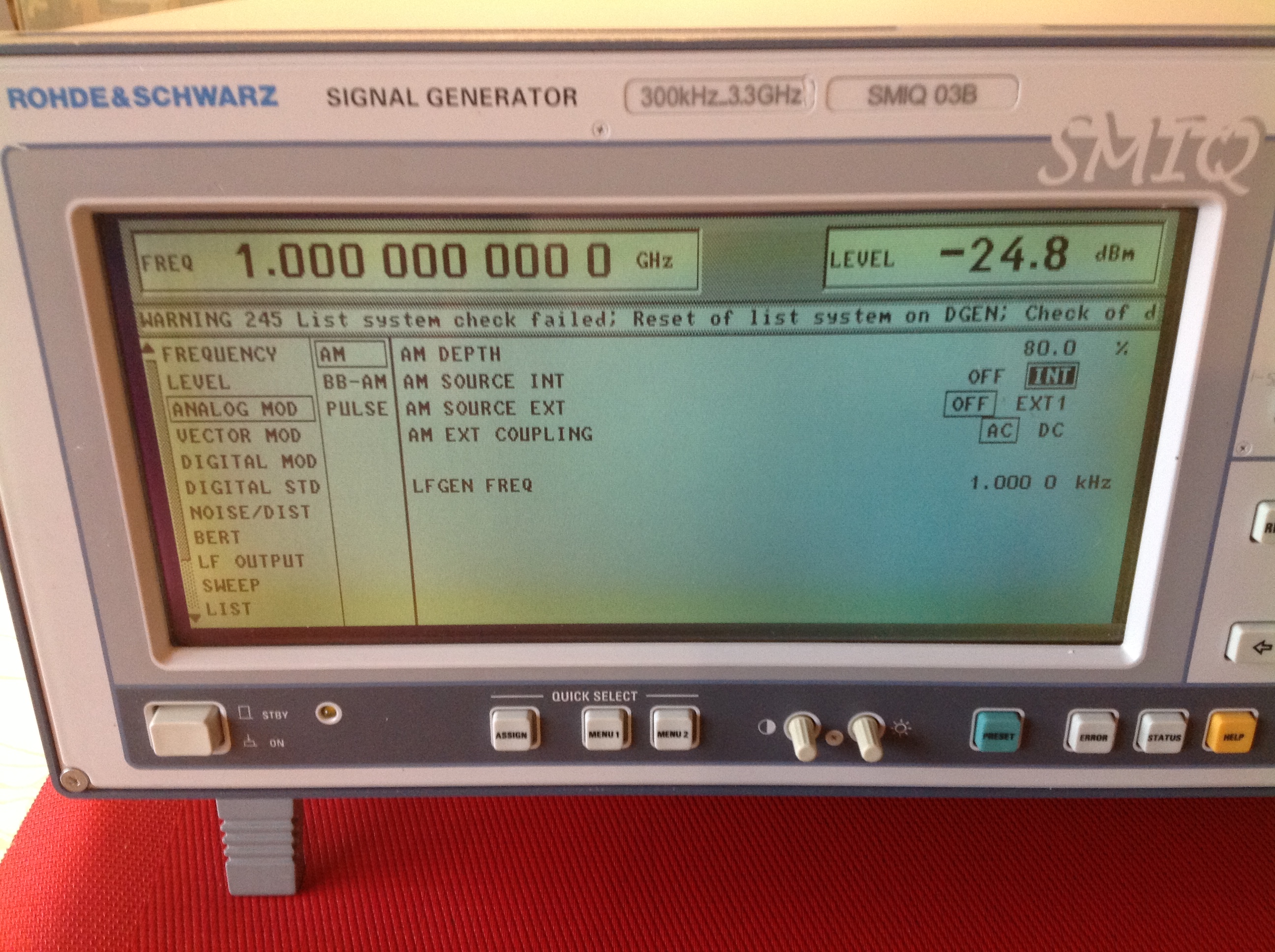 Rohde &amp; Schwarz Signal Generator SMIQ 03B 300 KHz....3,3 GHz