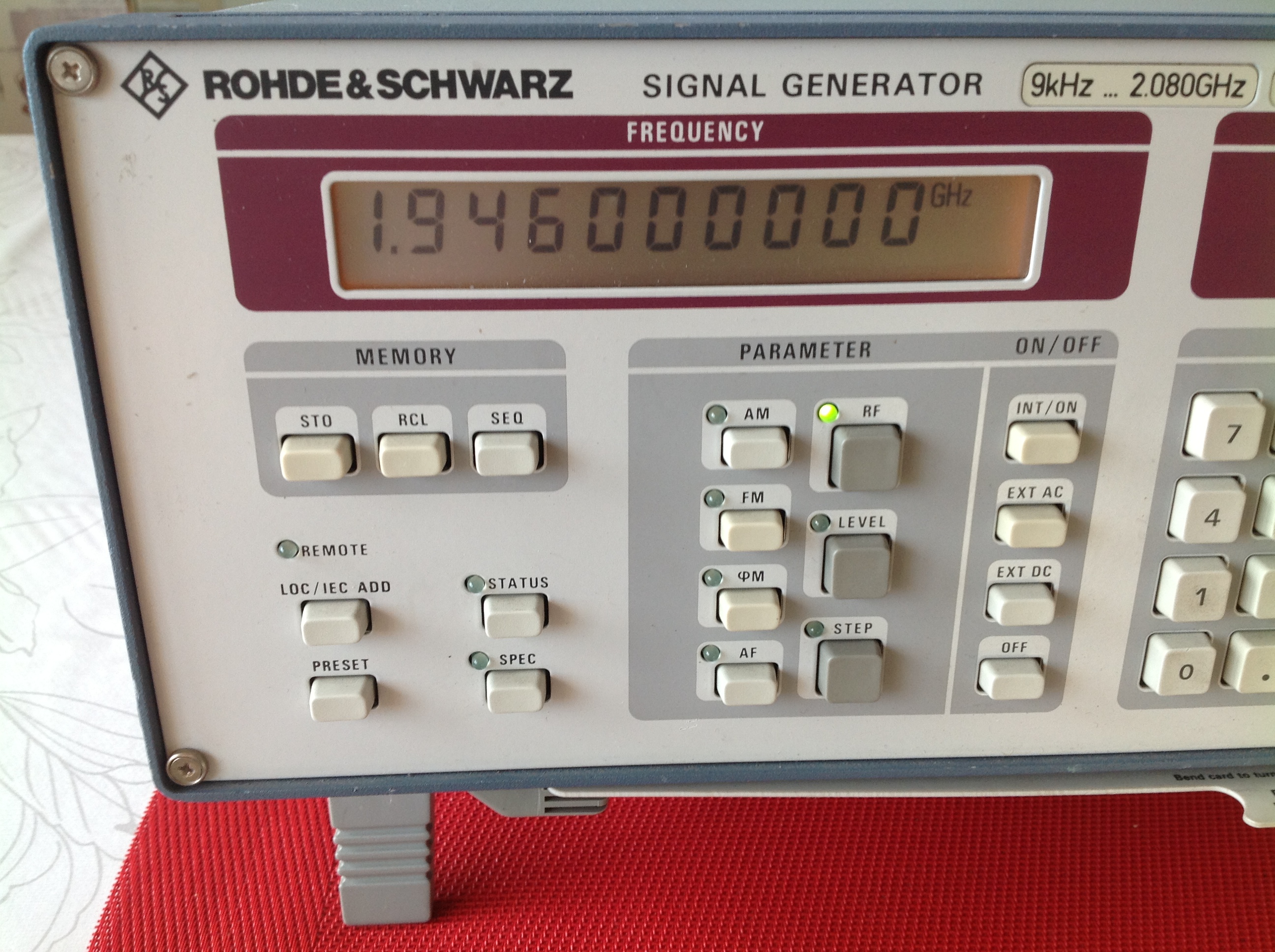 Rohde &amp; Schwarz Signal Generator SMY 02 - 9 KHz....2080MHz