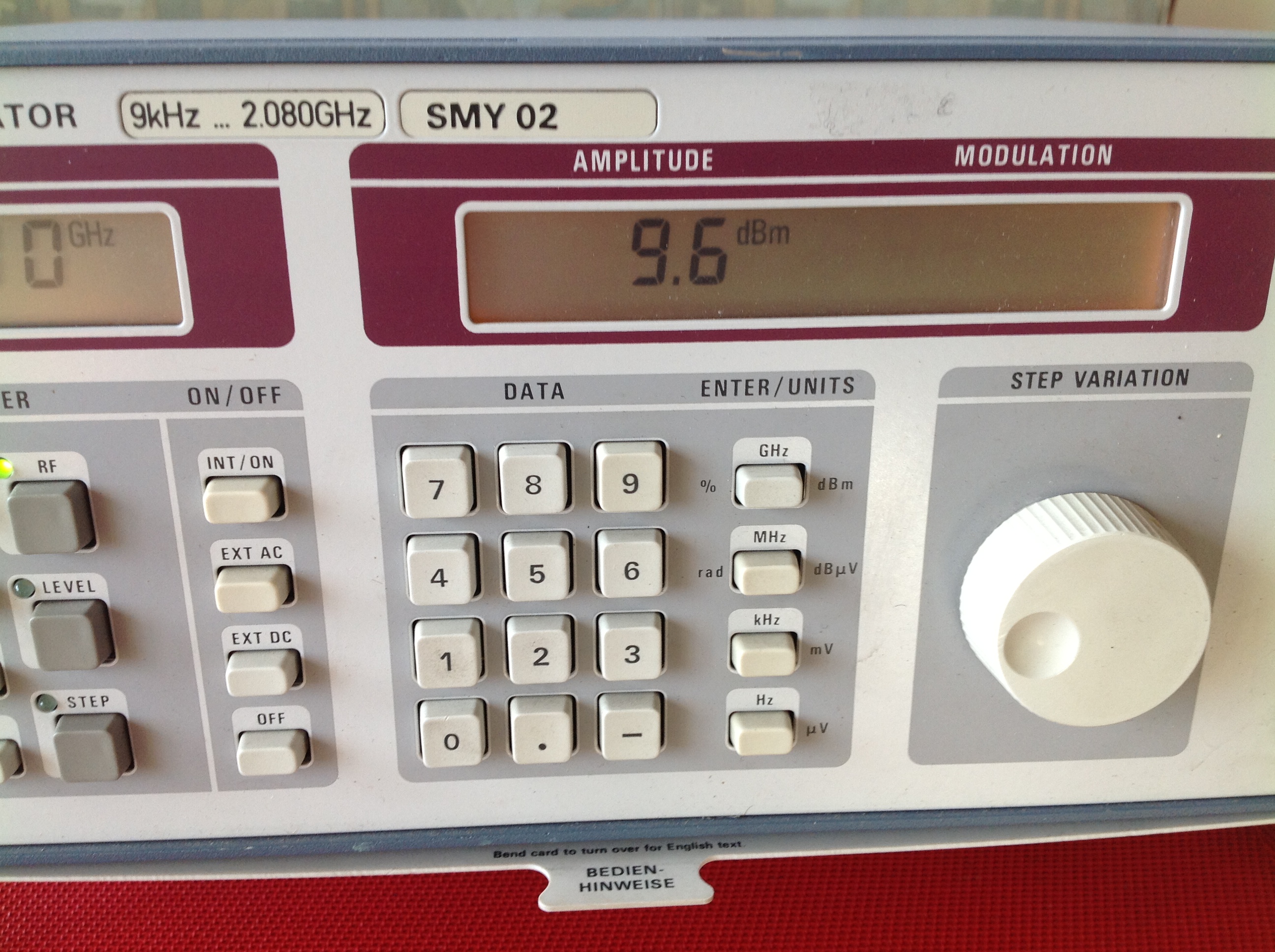 Rohde &amp; Schwarz Signal Generator SMY 02 - 9 KHz....2080MHz