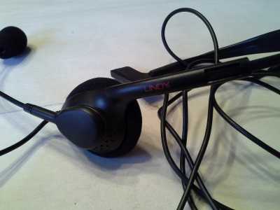 Lindy Headset mit einem Ohrkissen und Mikrofon