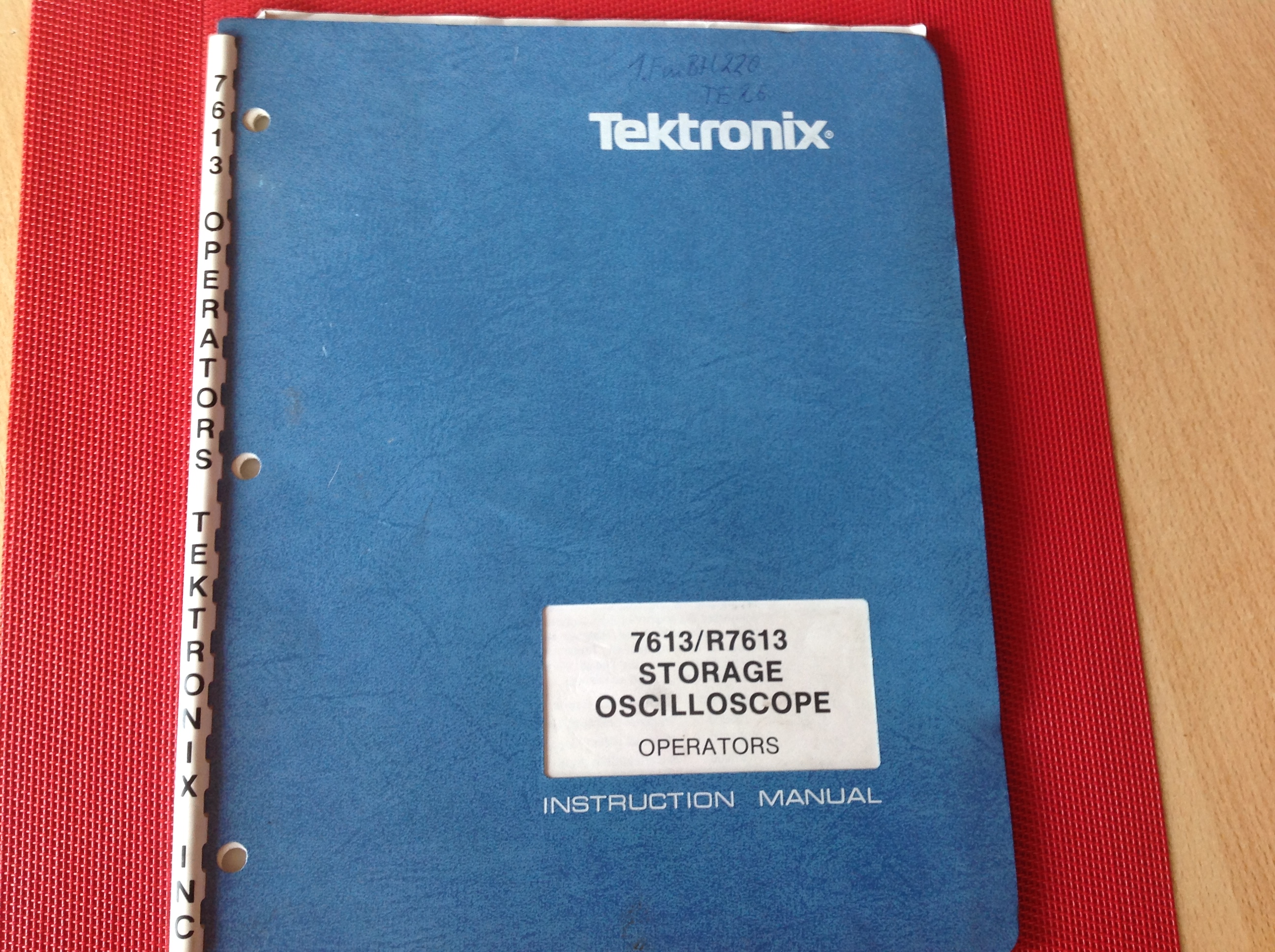 Tektronix 7613/R7613 Storage Oscilloscope Operators