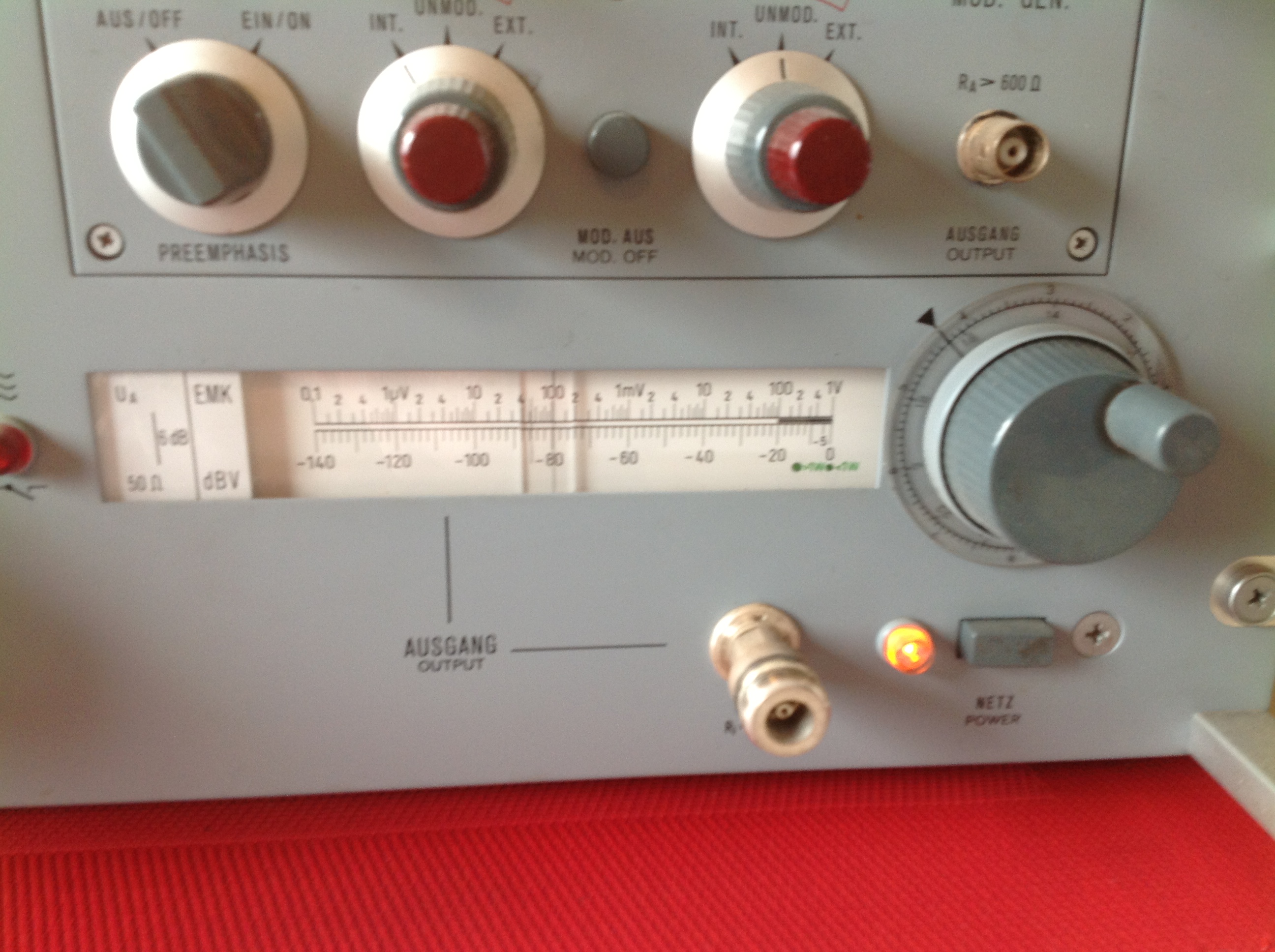 Rohde &amp; Schwarz AM-FM-Messender, AM-FM-Signal Generator SMDF