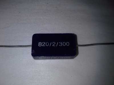 5 x Kondensator 820uF +-2% - 300V