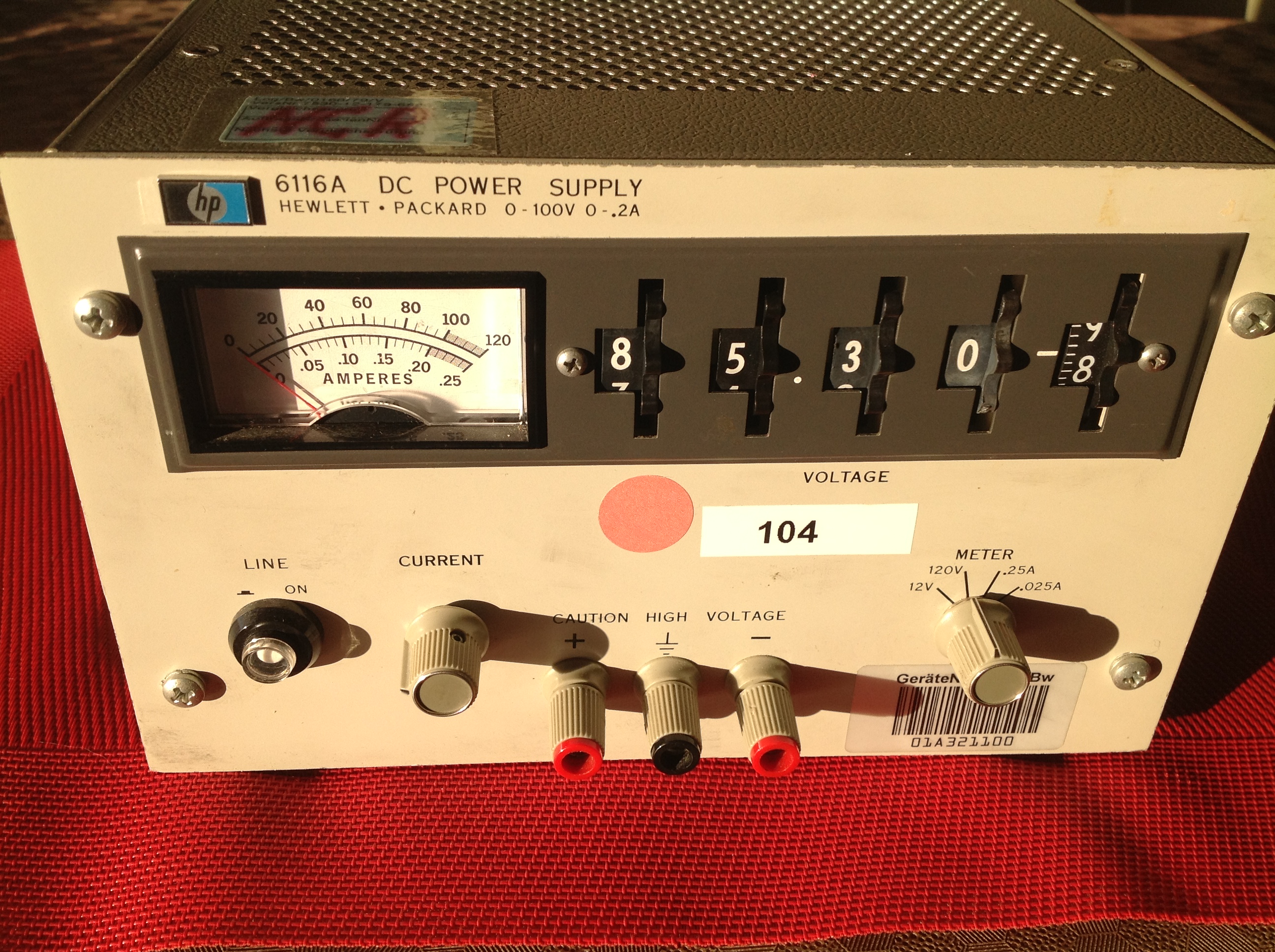 Hewlett Packard 6116A DC Power Supply