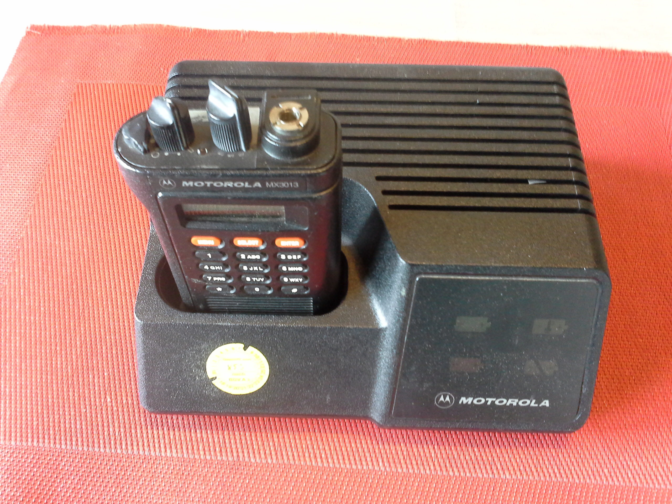 Handfunkgerät Motorola MX 3013 mit Ladegerät Motorola ELN 1020