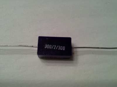 Kondensator 300uF +-2% - 300V