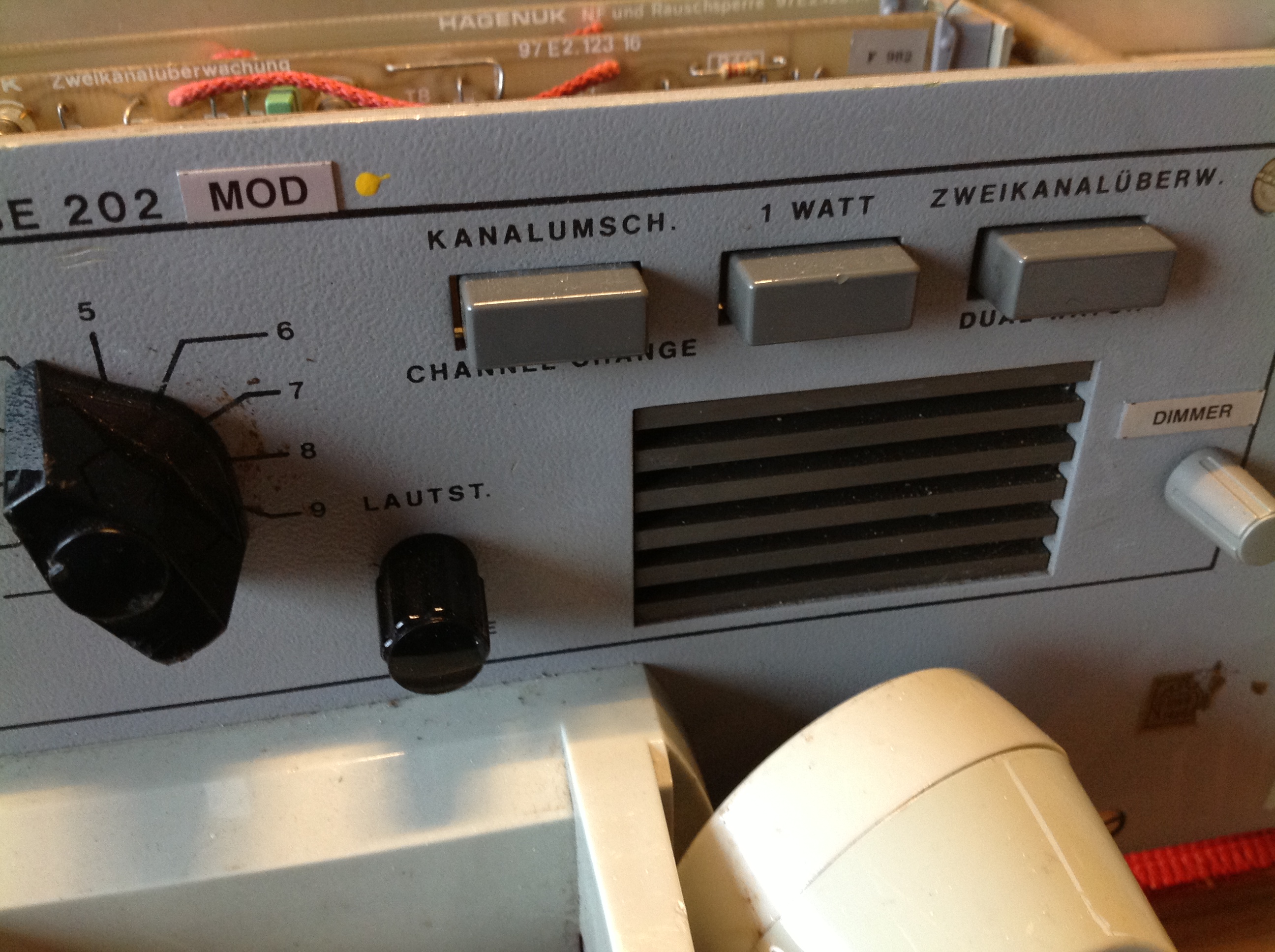 Hagenuk Funksender-Empfänger, UKW-Seefunkanlage, VHF Radiotelephone USE 202 MOD als Einschubmodel