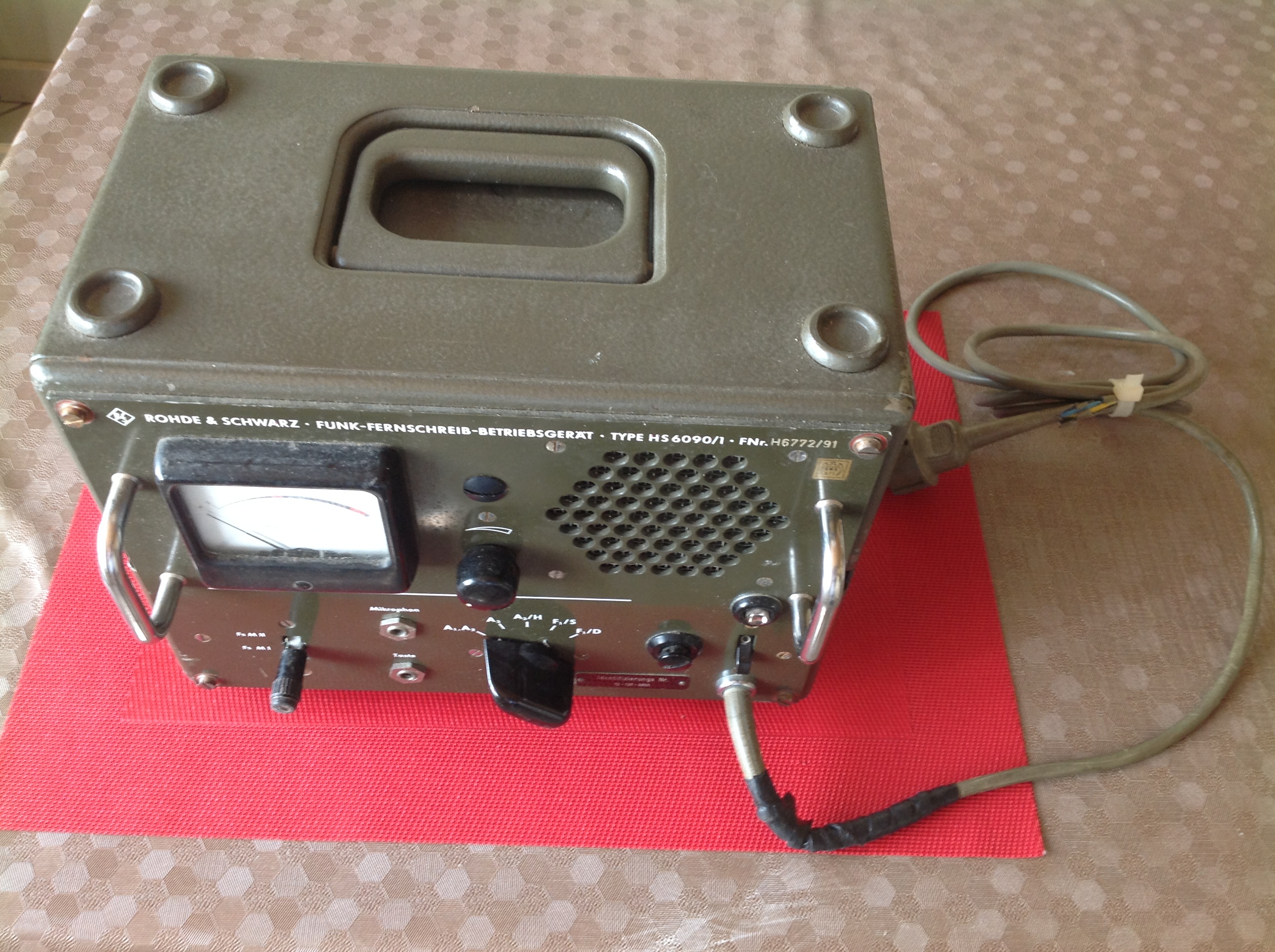 Rohde &amp; Schwarz Funk-Fernschreib-Betriebsgerät Type HS 6090/1