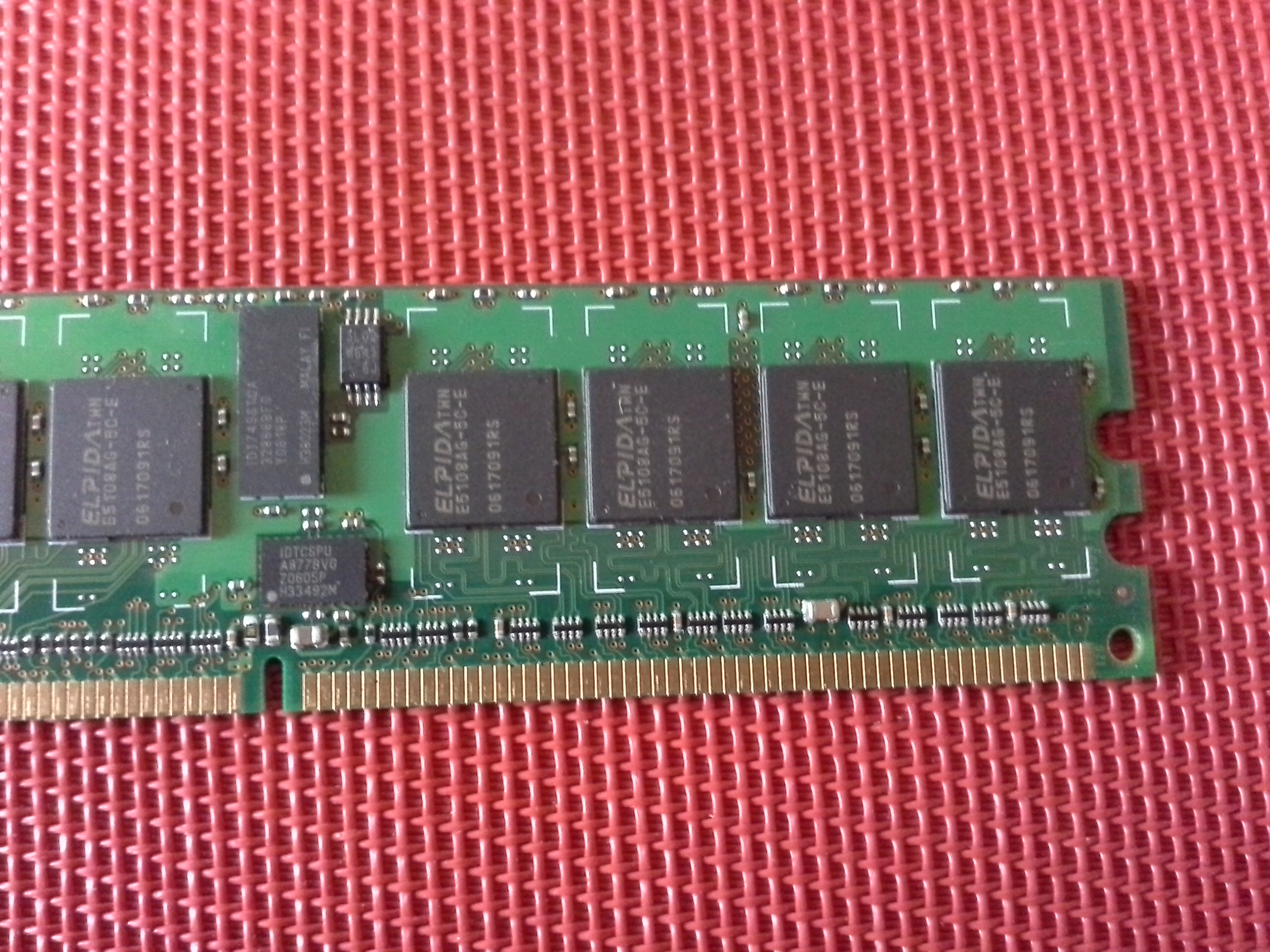 Elpida 512MB RAM 1Rx8 PC2-3200R-333-12-FO