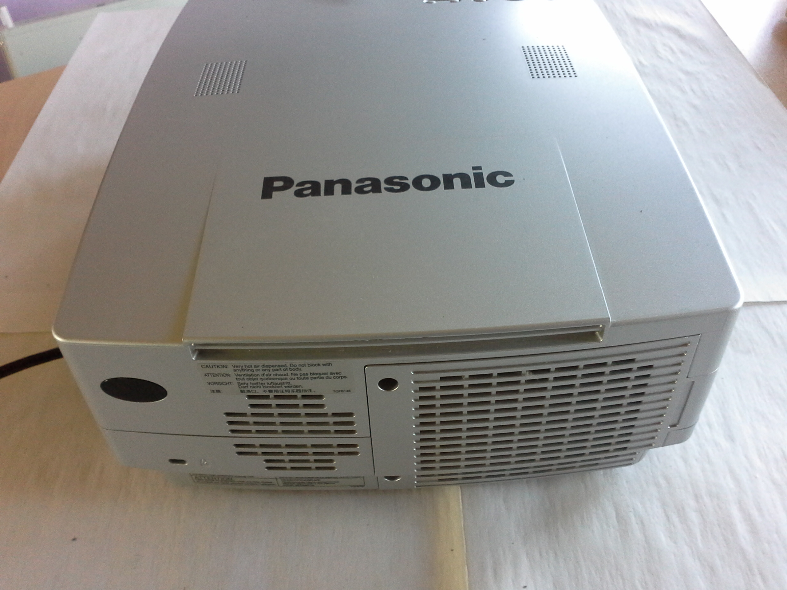 Beamer Panasonic PT-L750E