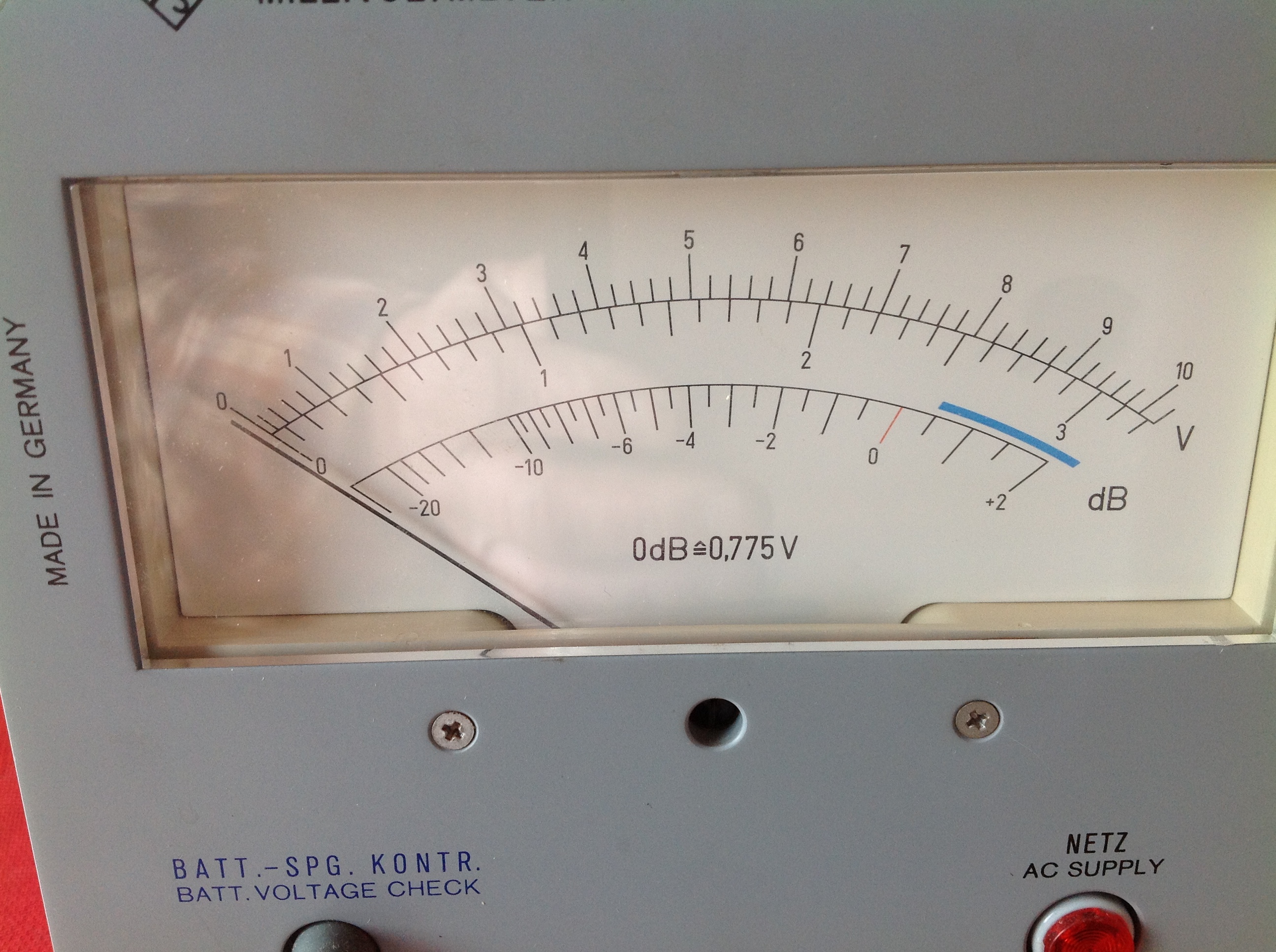 Rohde &amp; Schwarz NF-Millivoltmeter 10 Hz....1 MHz Type UVN