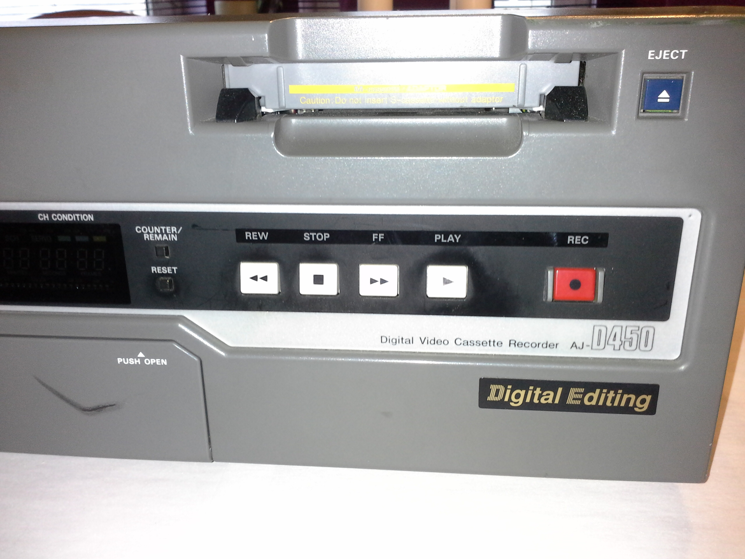 Panasonic AJ-D450 DVCPRO Digital Videoschnittrecorder