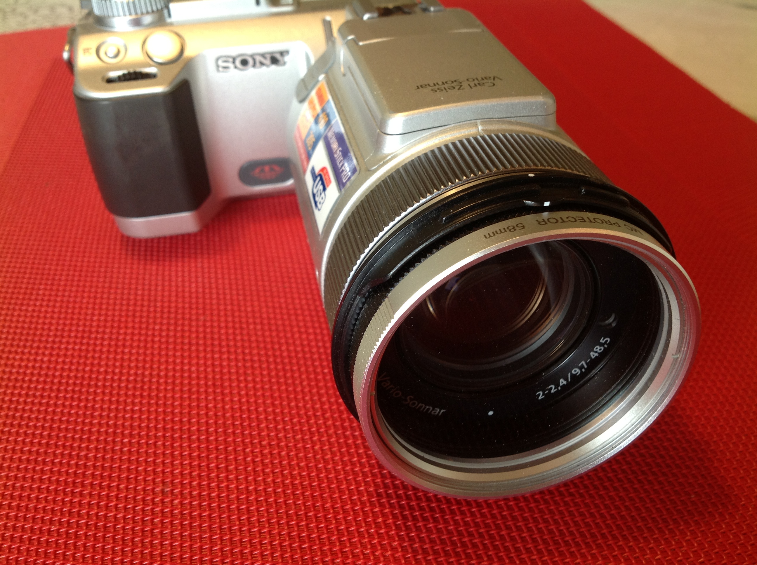 Fotokamera Sony DSC-F717 4,9 MPi Cyber-Shot