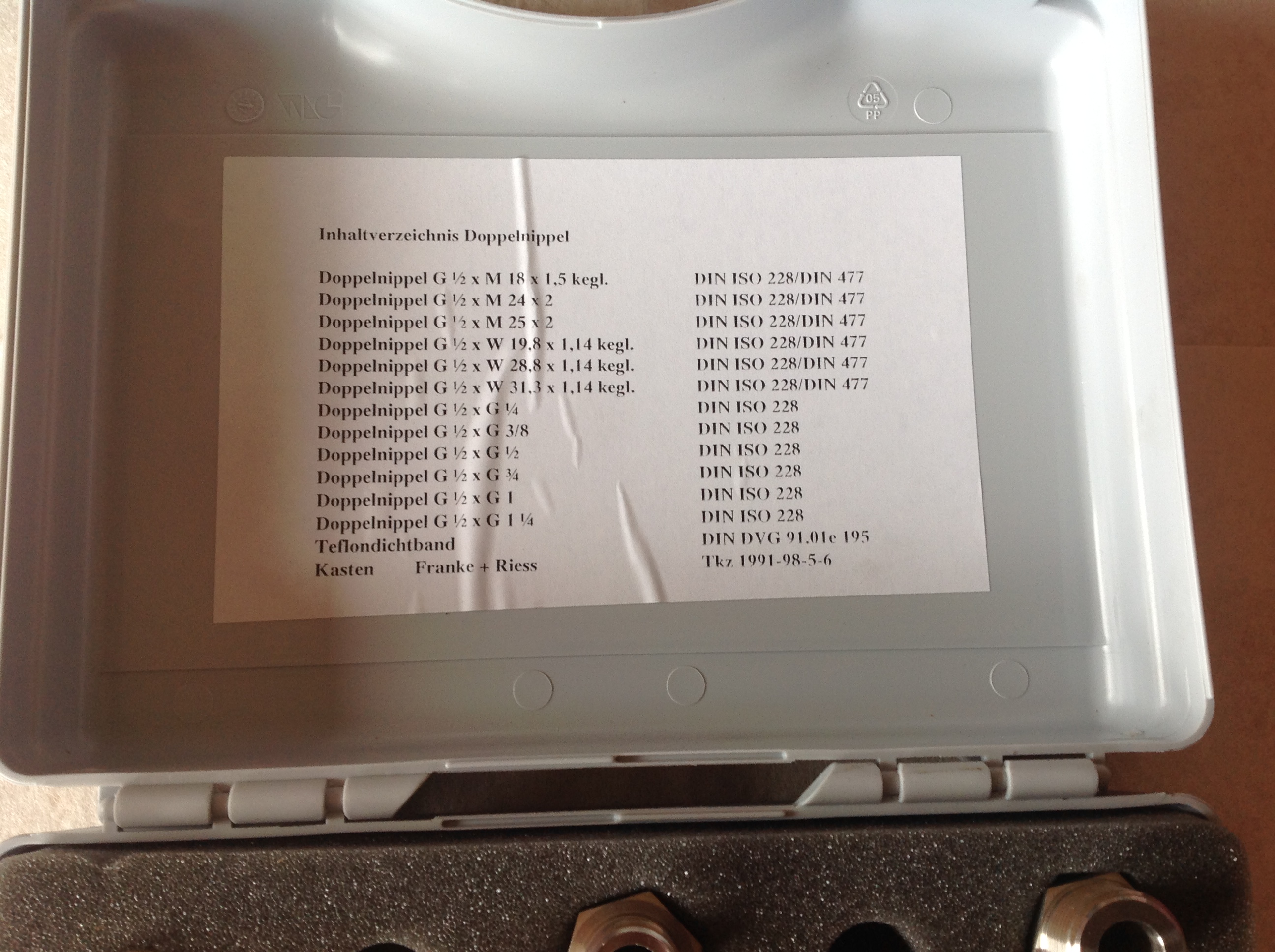 1 x Koffer mit 13-teiligem Doppelnippelsatz und Teflonband