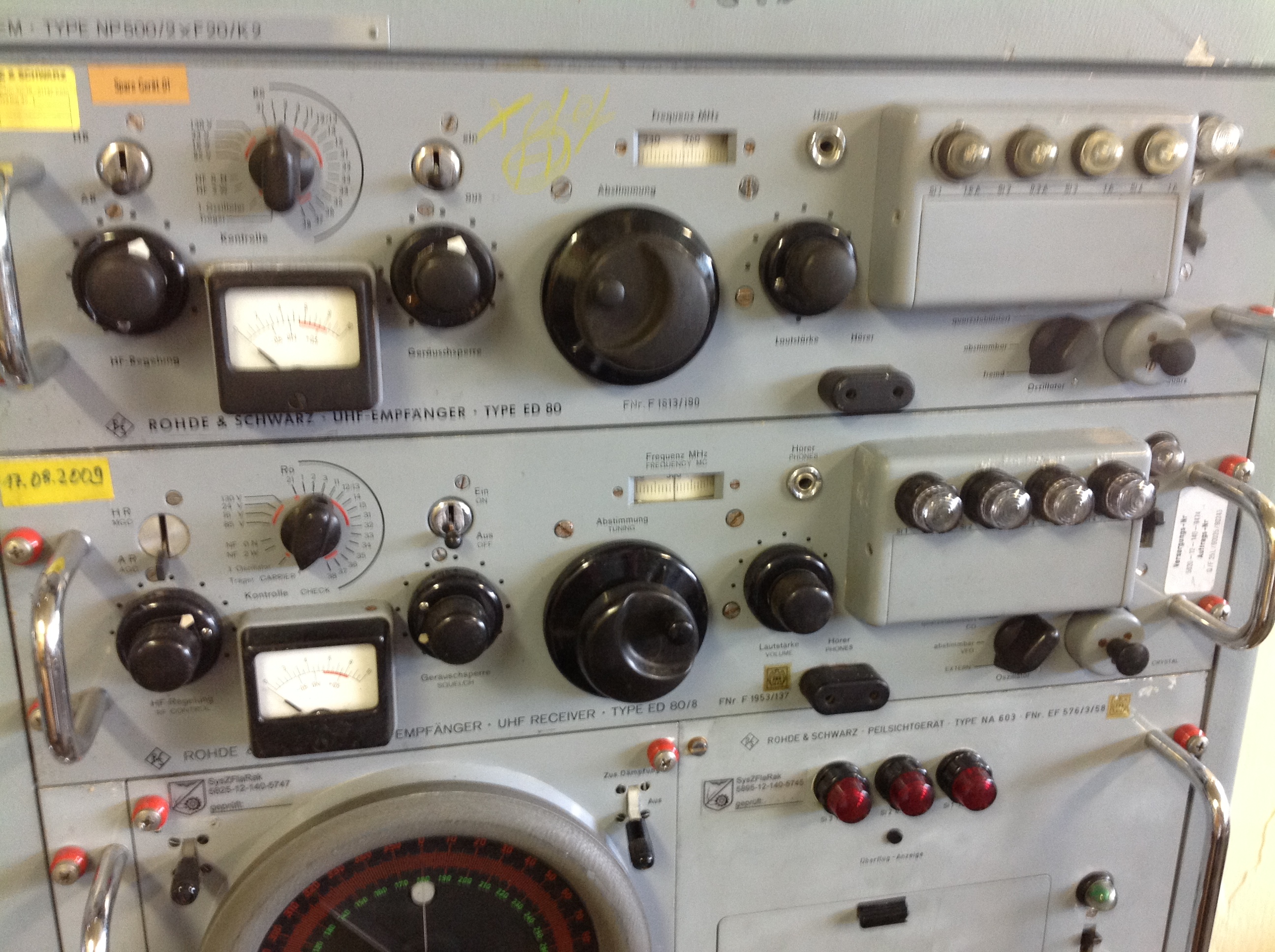 Rohde &amp; Schwarz Automatisches UHF-Grossbasis Funkpeilsystem - Type  NP 500/2 x F20/K2