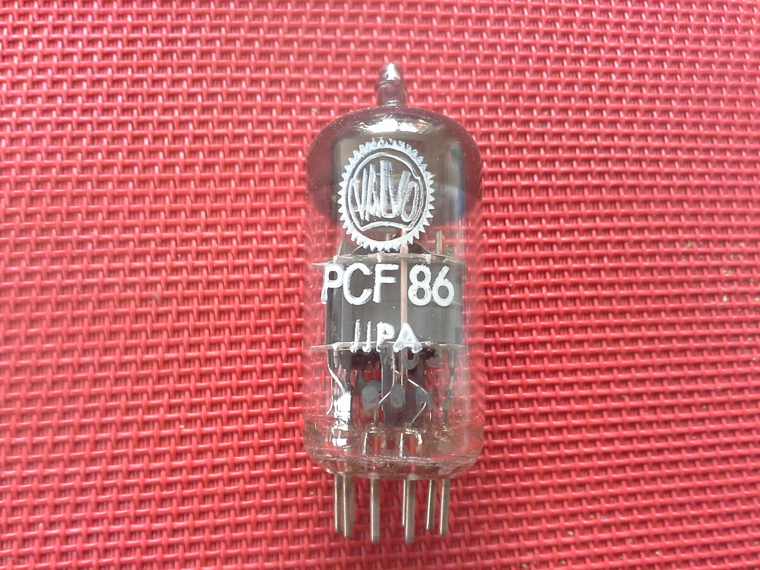 Elektronenröhre Typ PCF 86