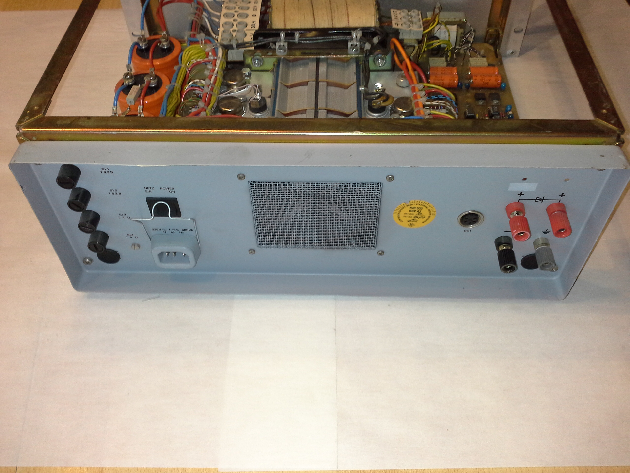Rohde &amp; Schwarz Stromversorgungsgerät DC-Power Supply Typ IN O25