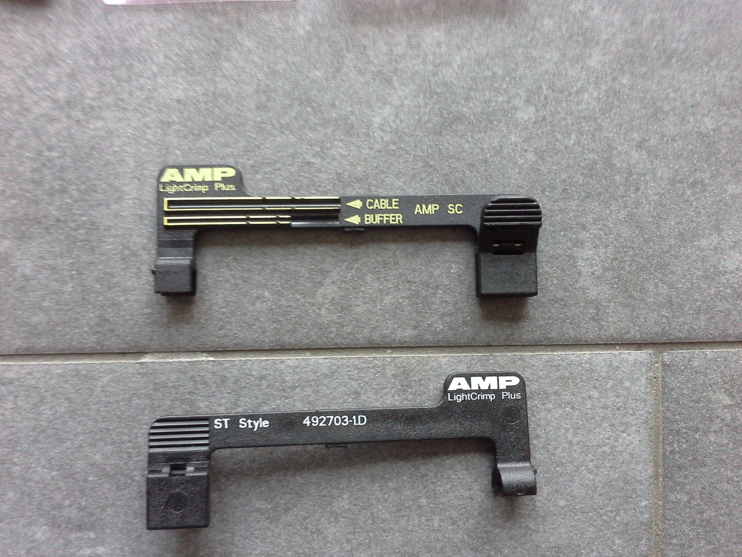 AMP Werkzeugsatz zur Bearbeitung von faseroptischen Kabeln