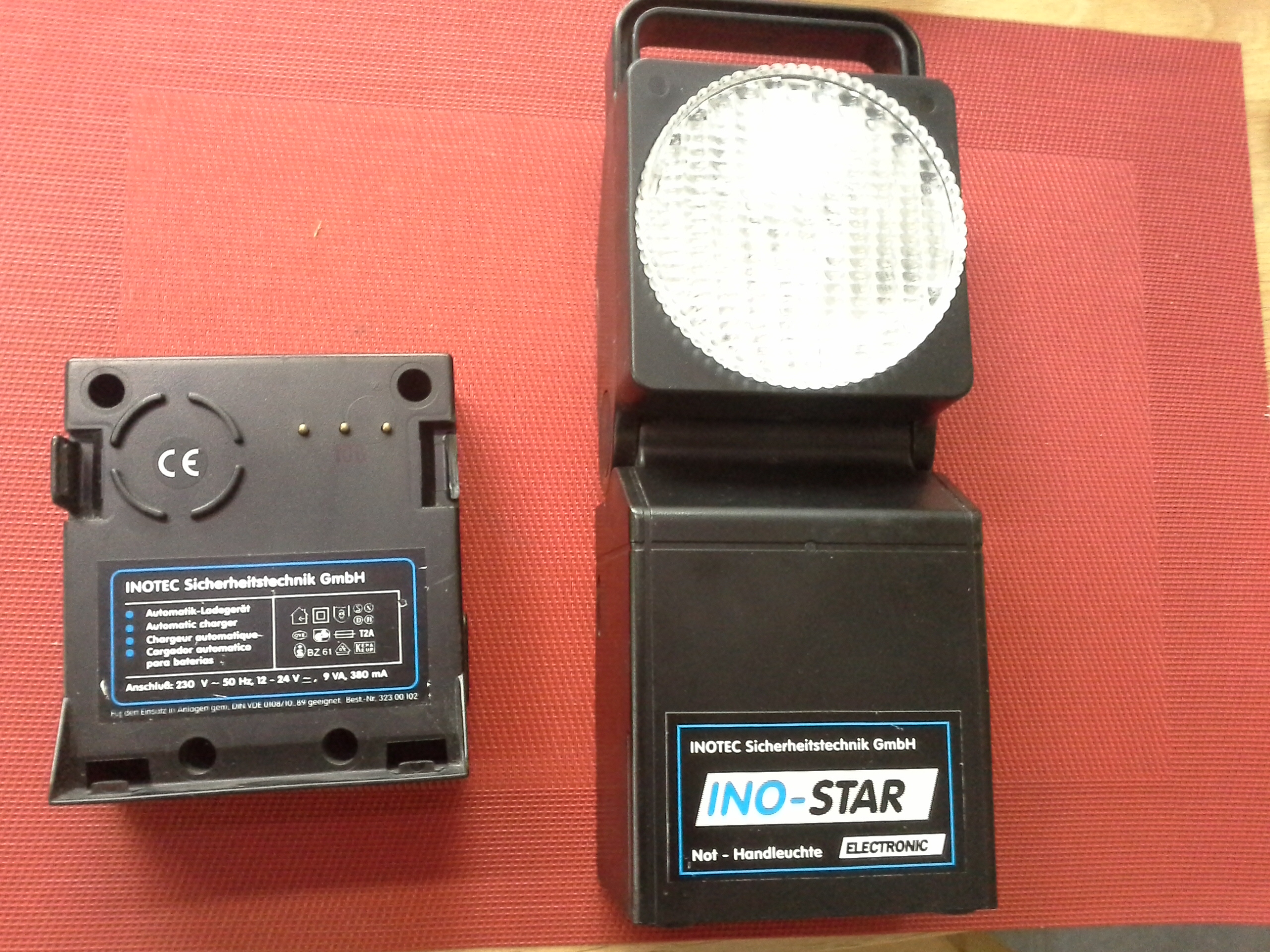 INOTEC Handnotleuchte INO-STAR mit Ladestation INOTEC Handnotleuchte INO-STAR mit Ladestation