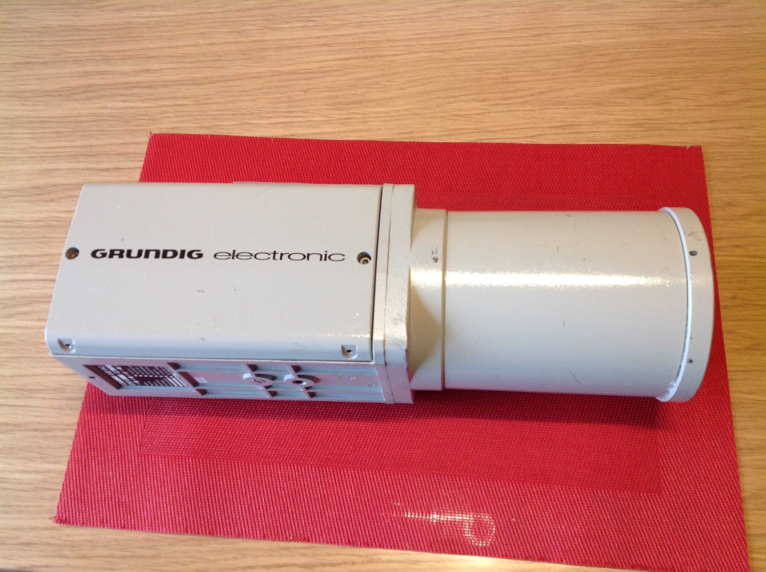 Grundig Überwachungskamera Typ FA 7 mit Zoomoptik, Nahbereichsoptik Grundig Überwachungskamera Typ FA 7 mit Zoomoptik, Nahbereichsoptik