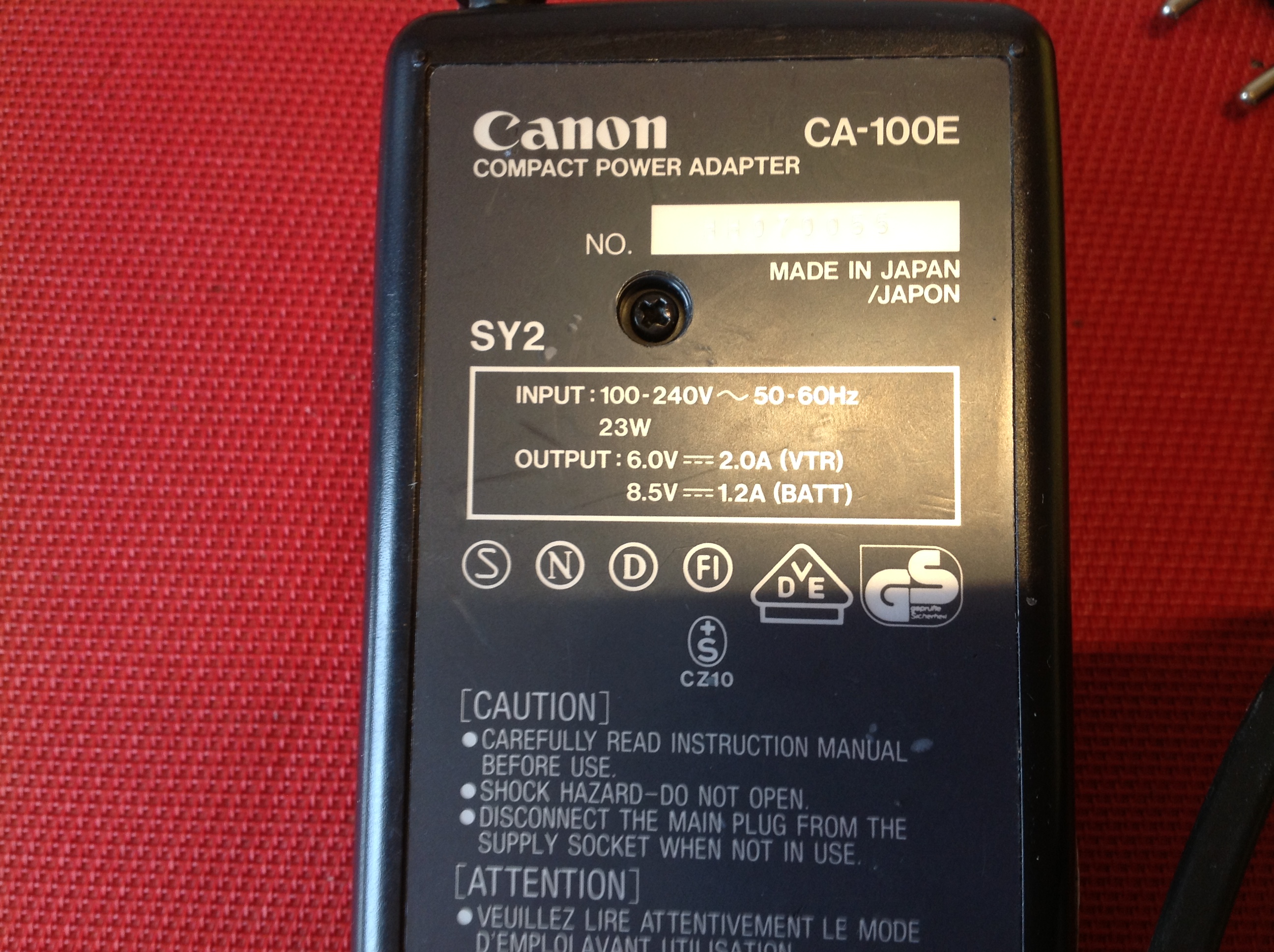 Canon Camcorder Battery Charger CA100E mit Zusatzstromversorgung DC-100