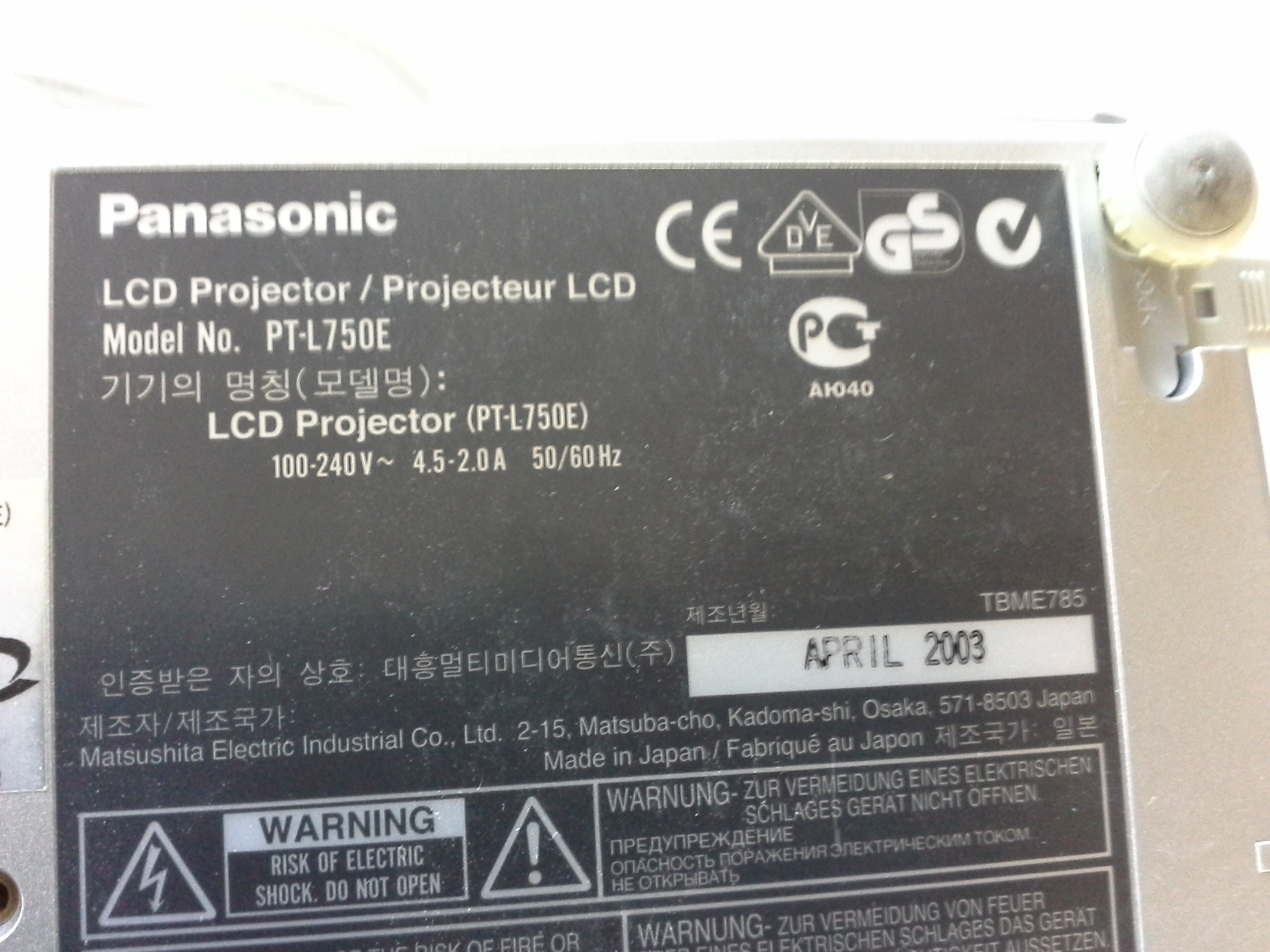Beamer Panasonic PT-L750E